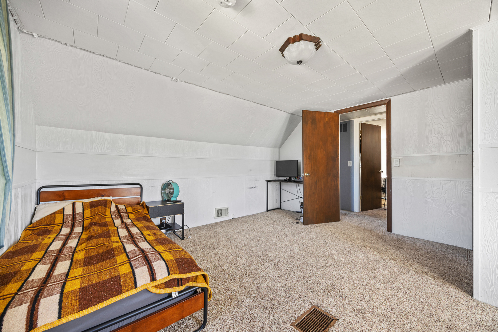 8260 W Ainslie Street