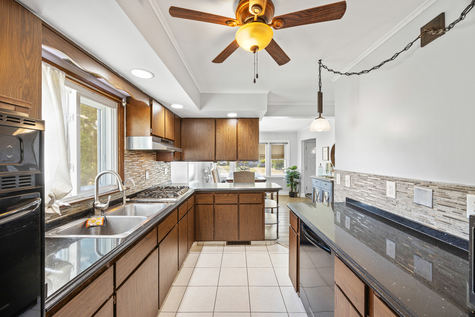 8260 W Ainslie Street