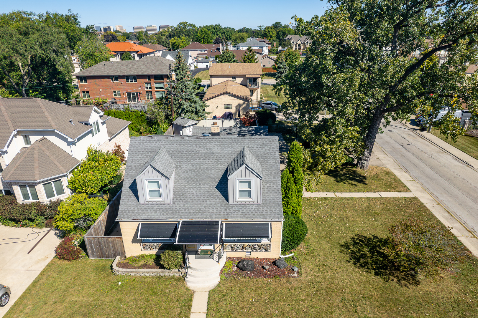 8260 W Ainslie Street