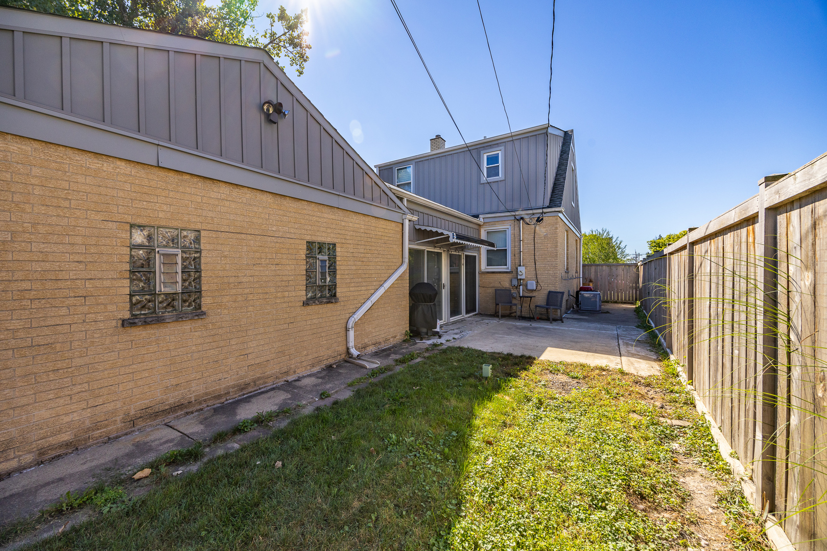 8260 W Ainslie Street