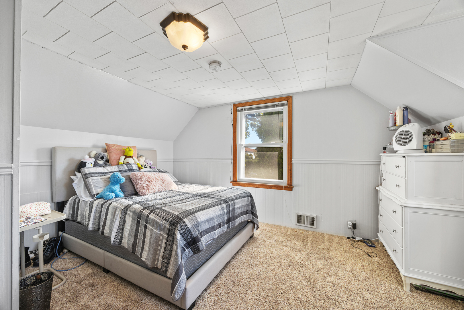 8260 W Ainslie Street