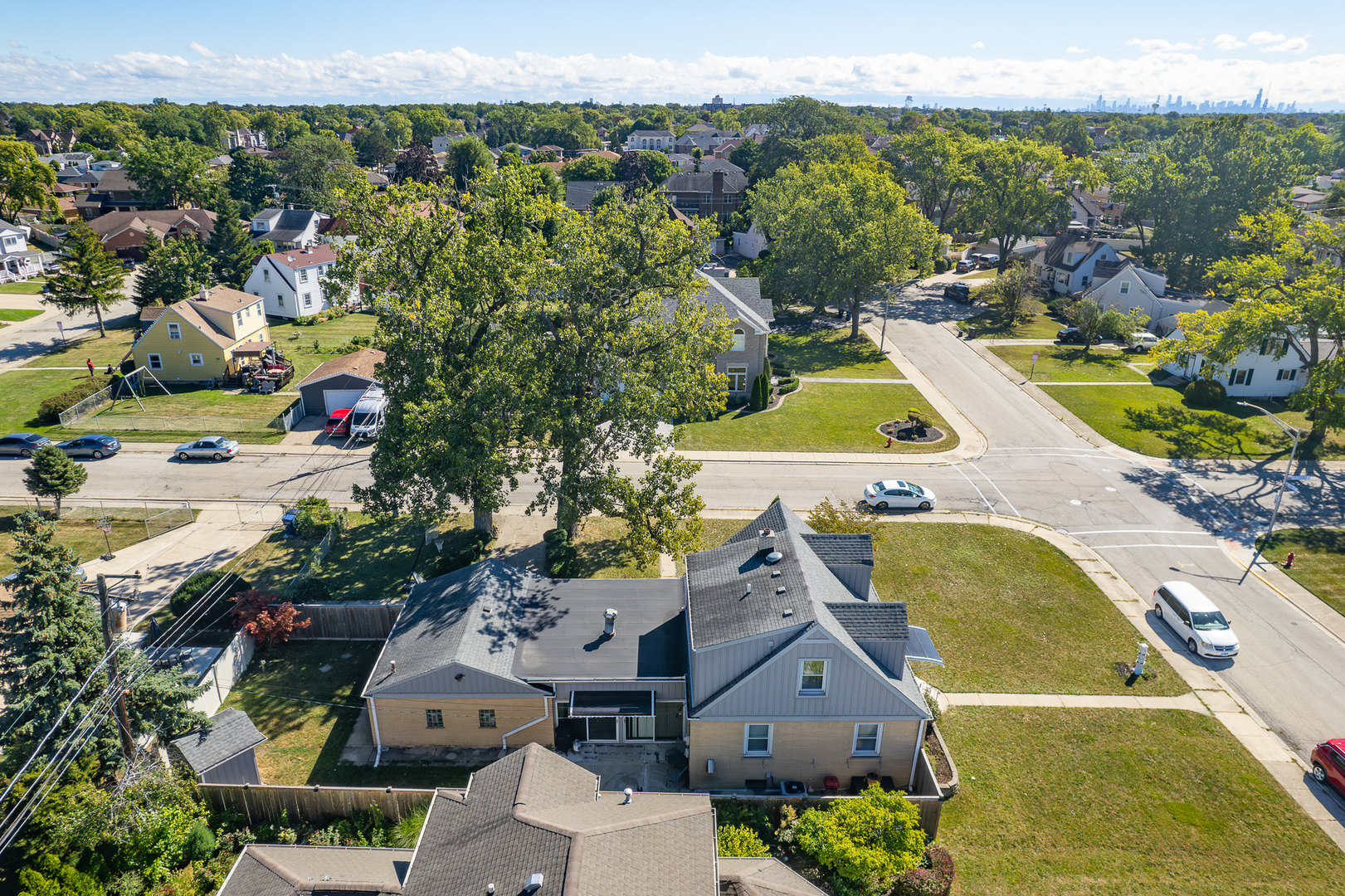 8260 W Ainslie Street