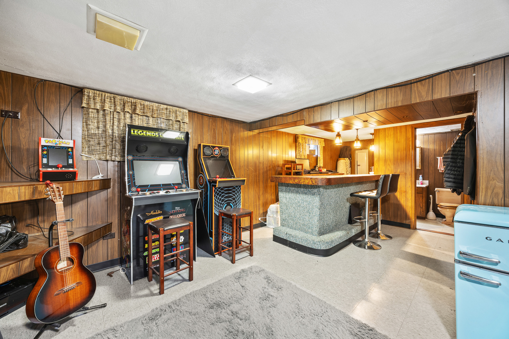 8260 W Ainslie Street