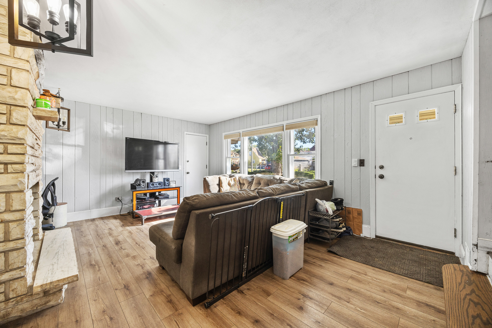 8260 W Ainslie Street