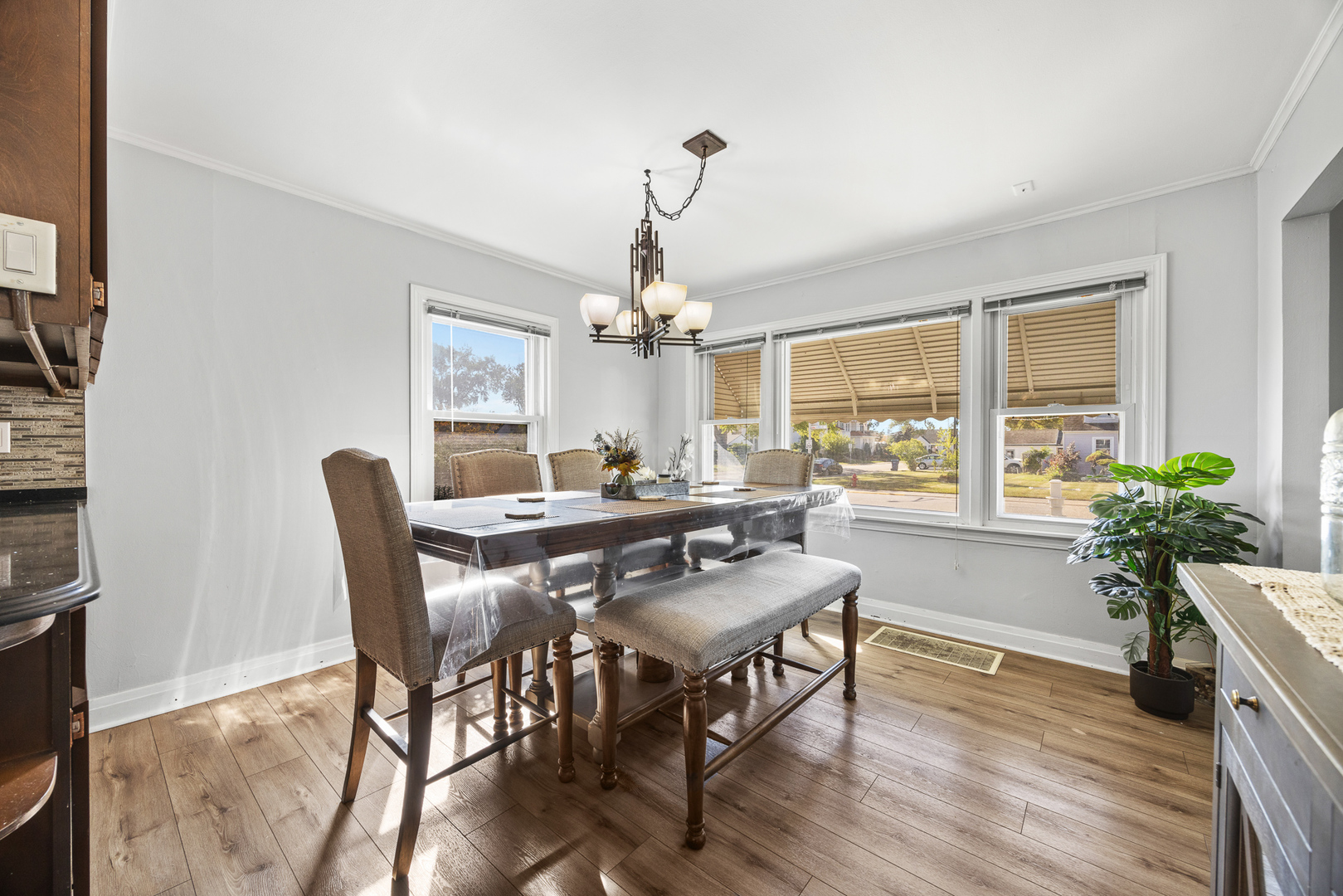 8260 W Ainslie Street