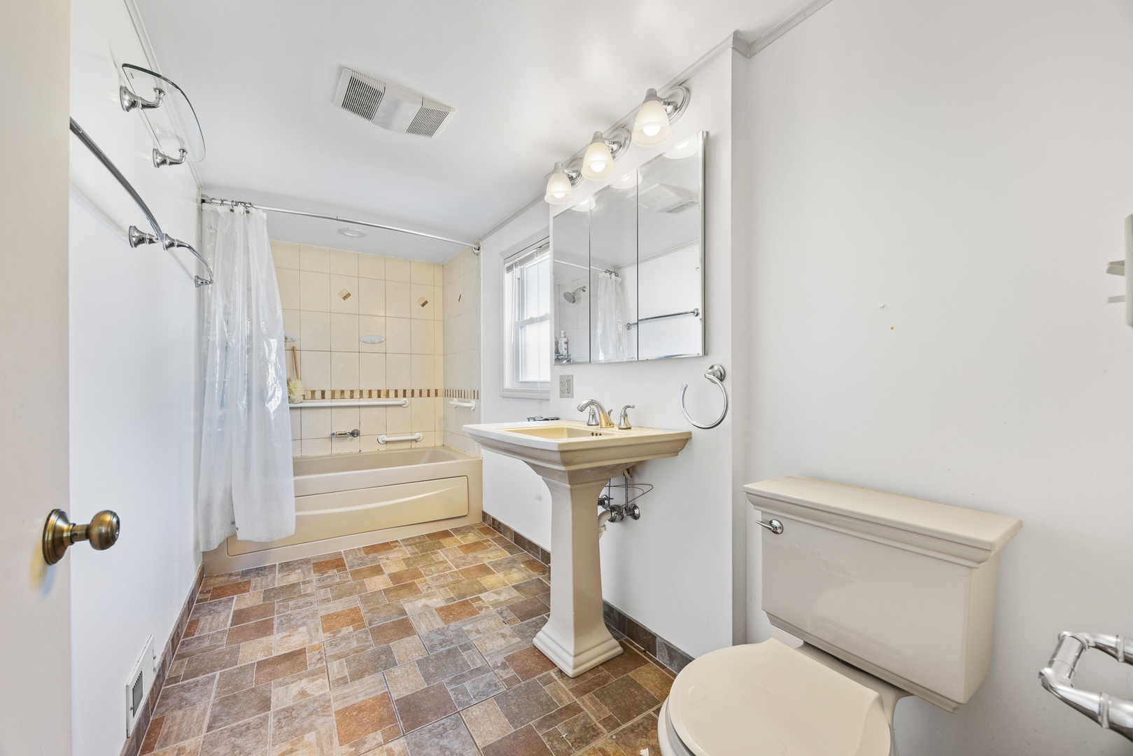 8260 W Ainslie Street