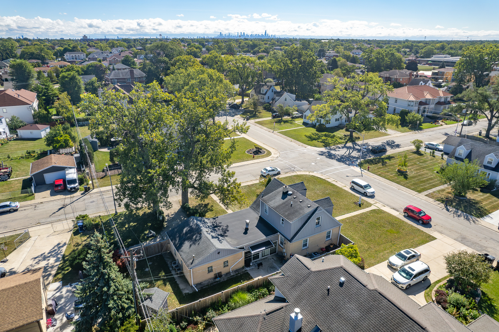 8260 W Ainslie Street