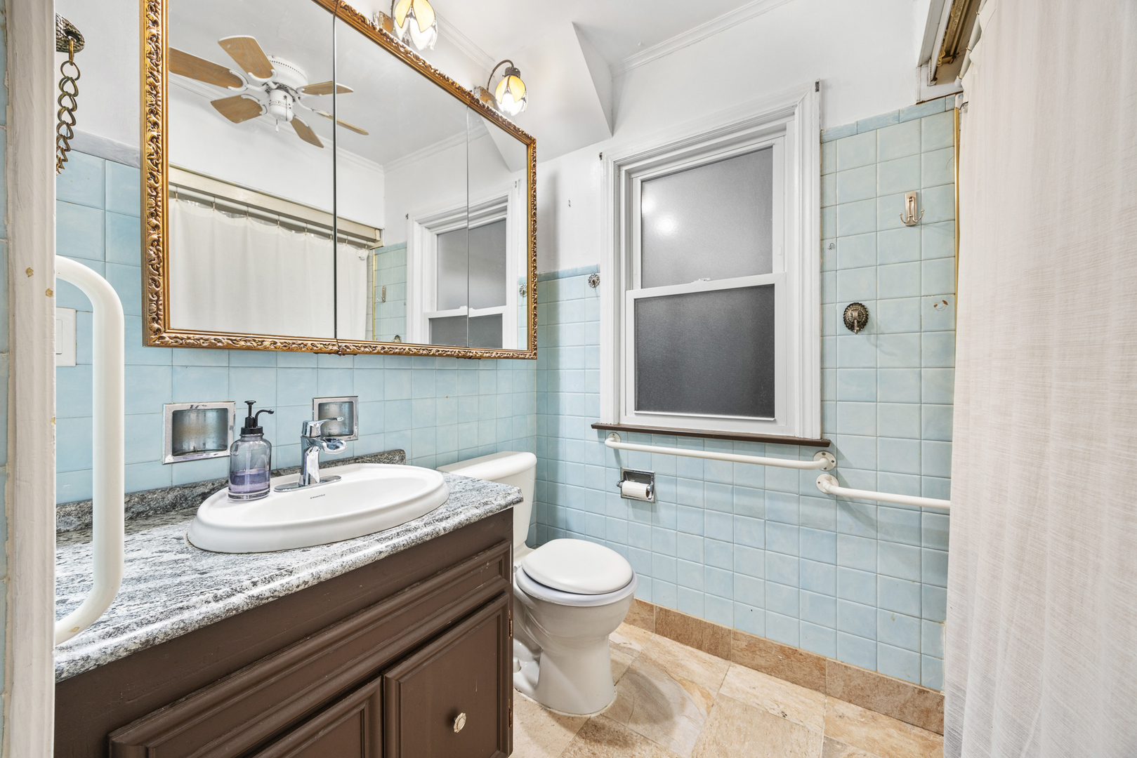 8260 W Ainslie Street