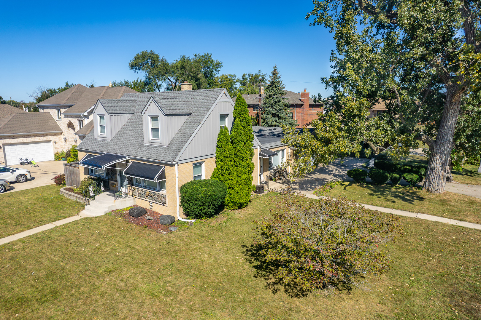 8260 W Ainslie Street