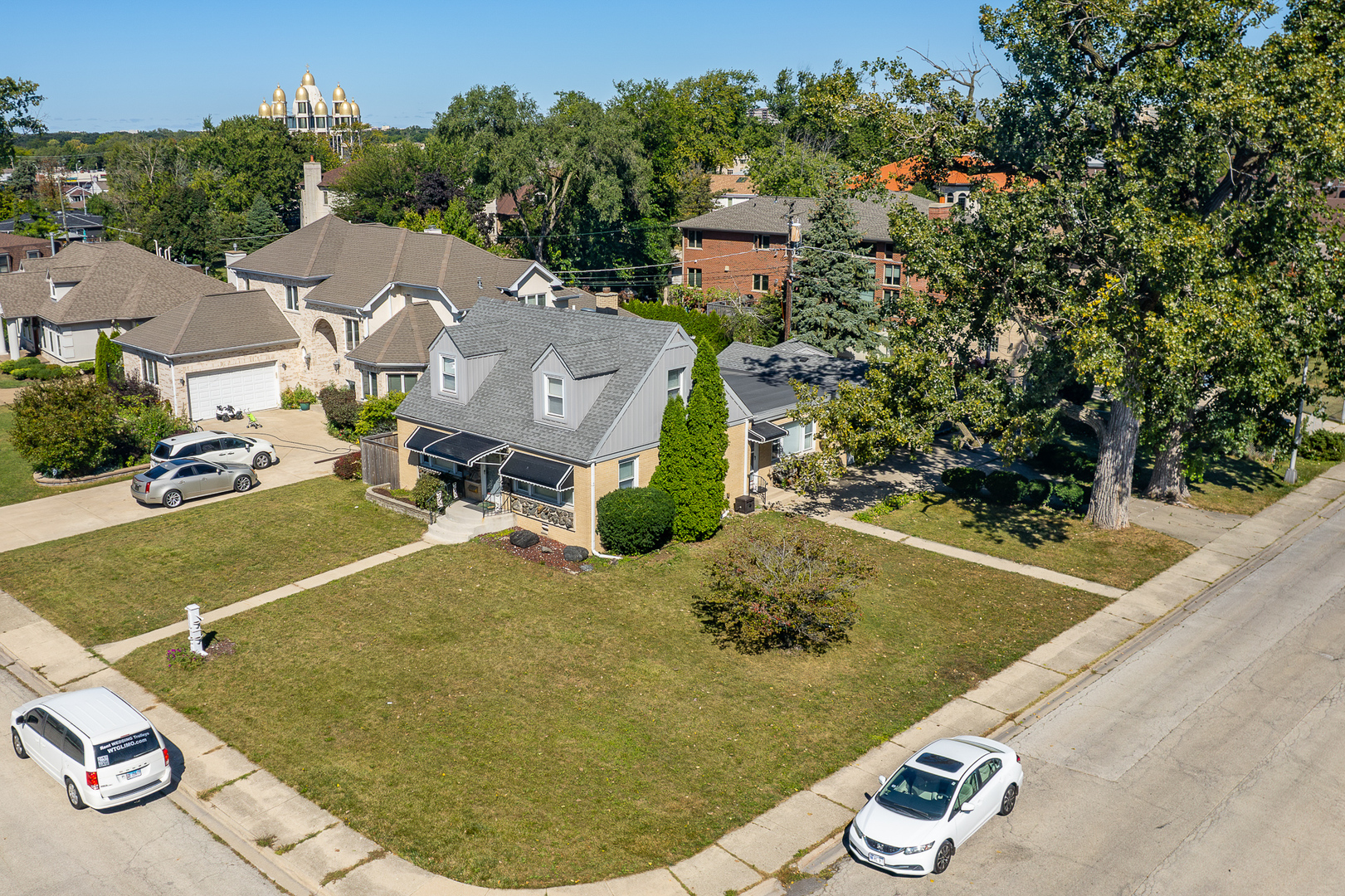 8260 W Ainslie Street