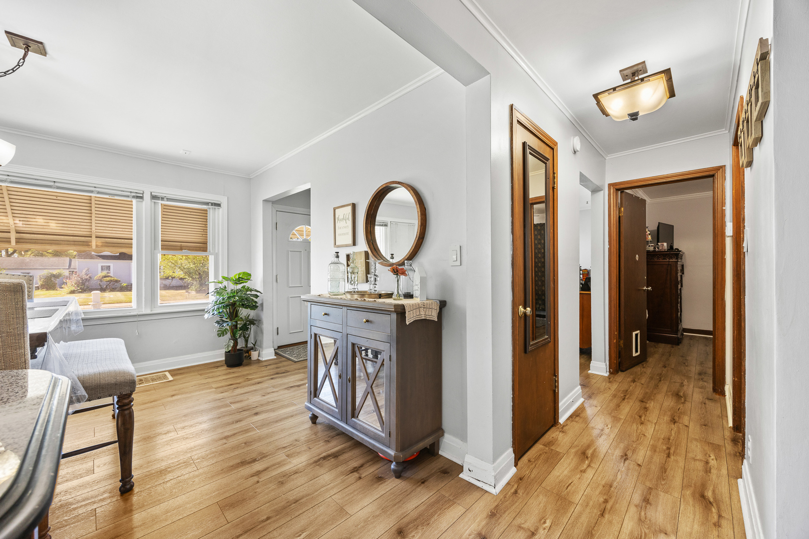 8260 W Ainslie Street