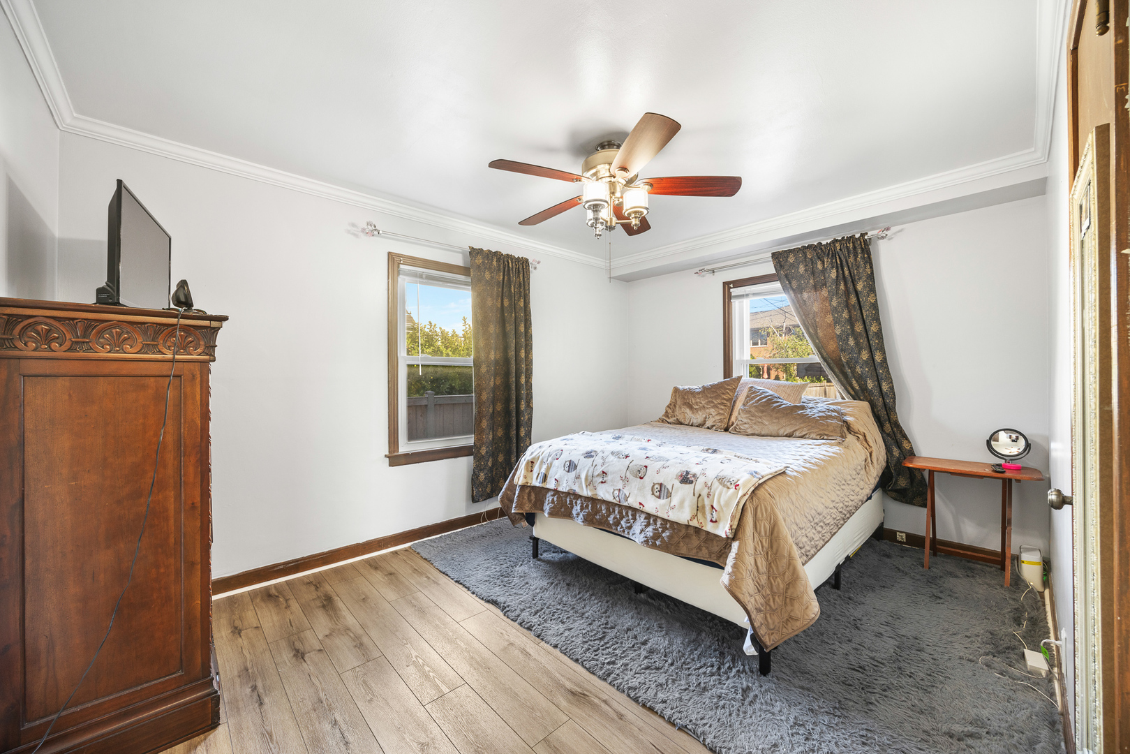 8260 W Ainslie Street