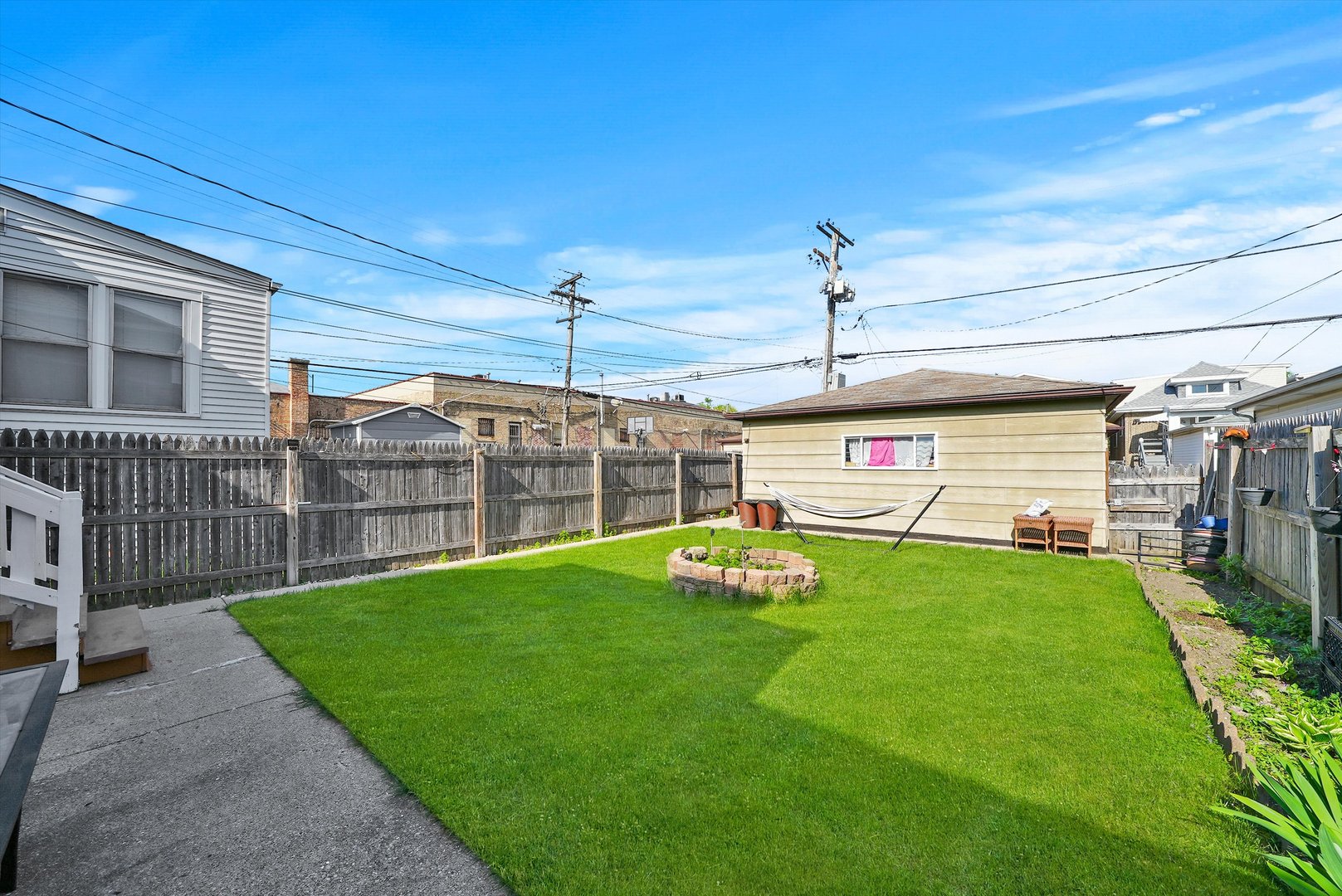 3133 N 77th Court
