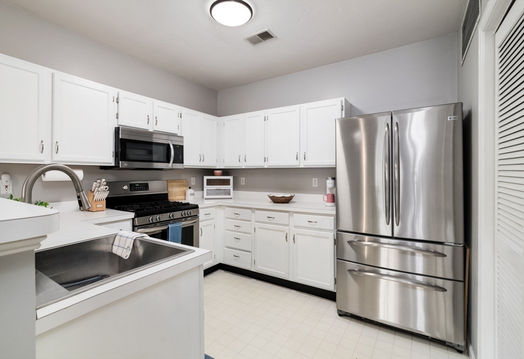 230 Allerton Commons Ln # 230