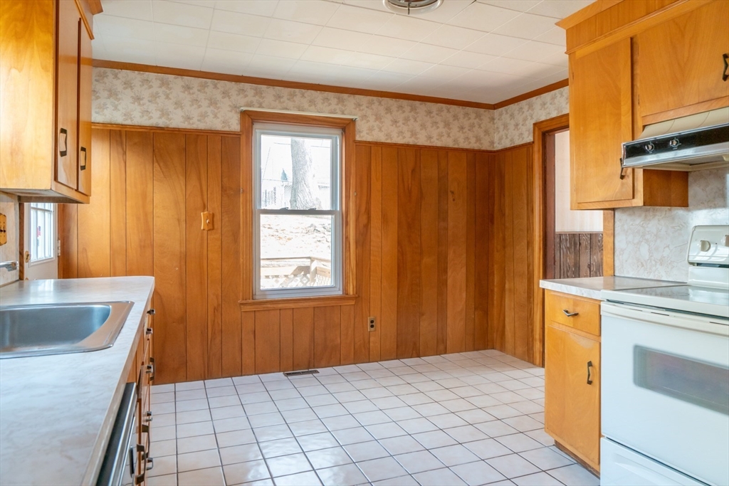 61 Bowditch St