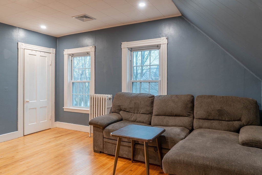 26 Highland Ave, Braintree