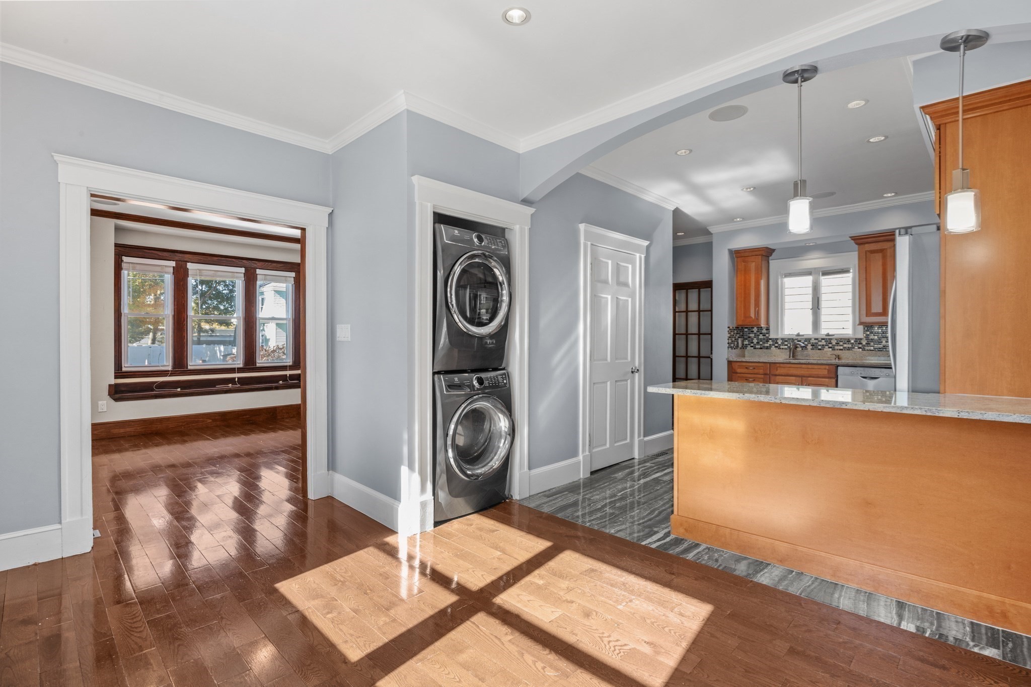 102 Hall Pl