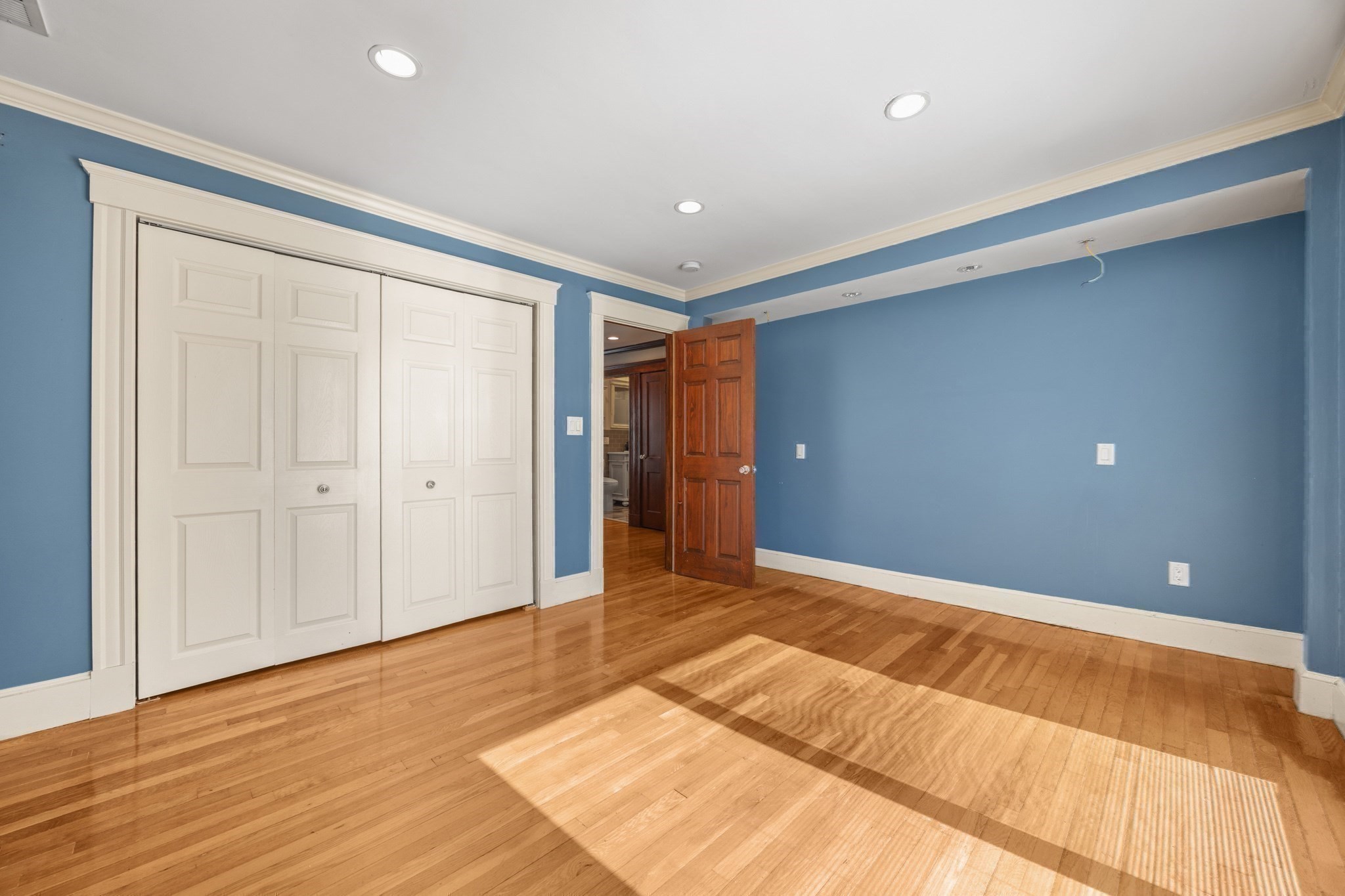 102 Hall Pl