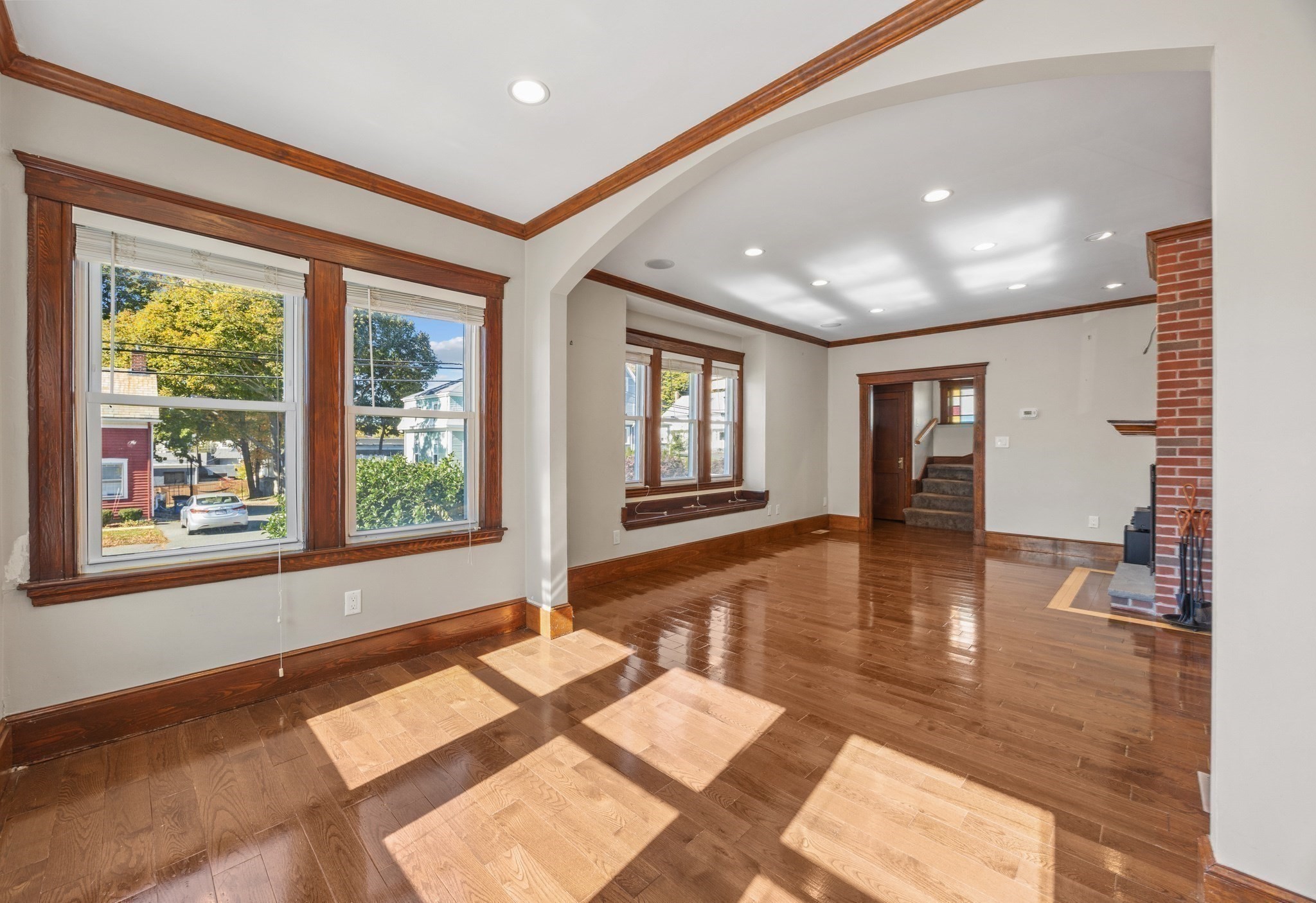 102 Hall Pl