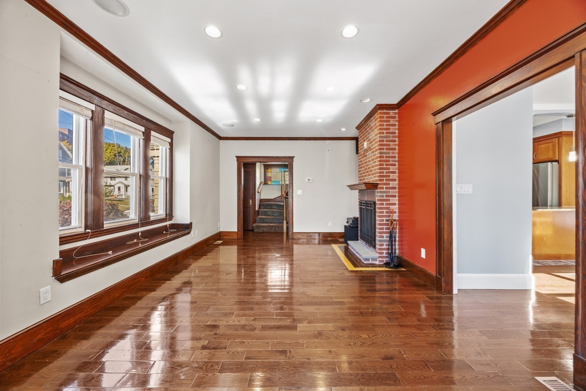 102 Hall Pl
