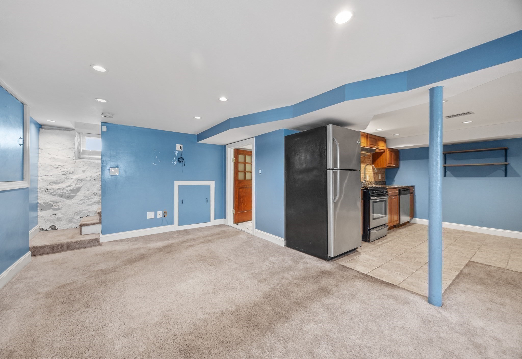 102 Hall Pl