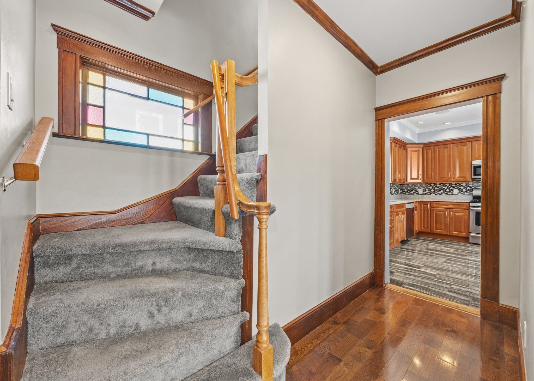102 Hall Pl