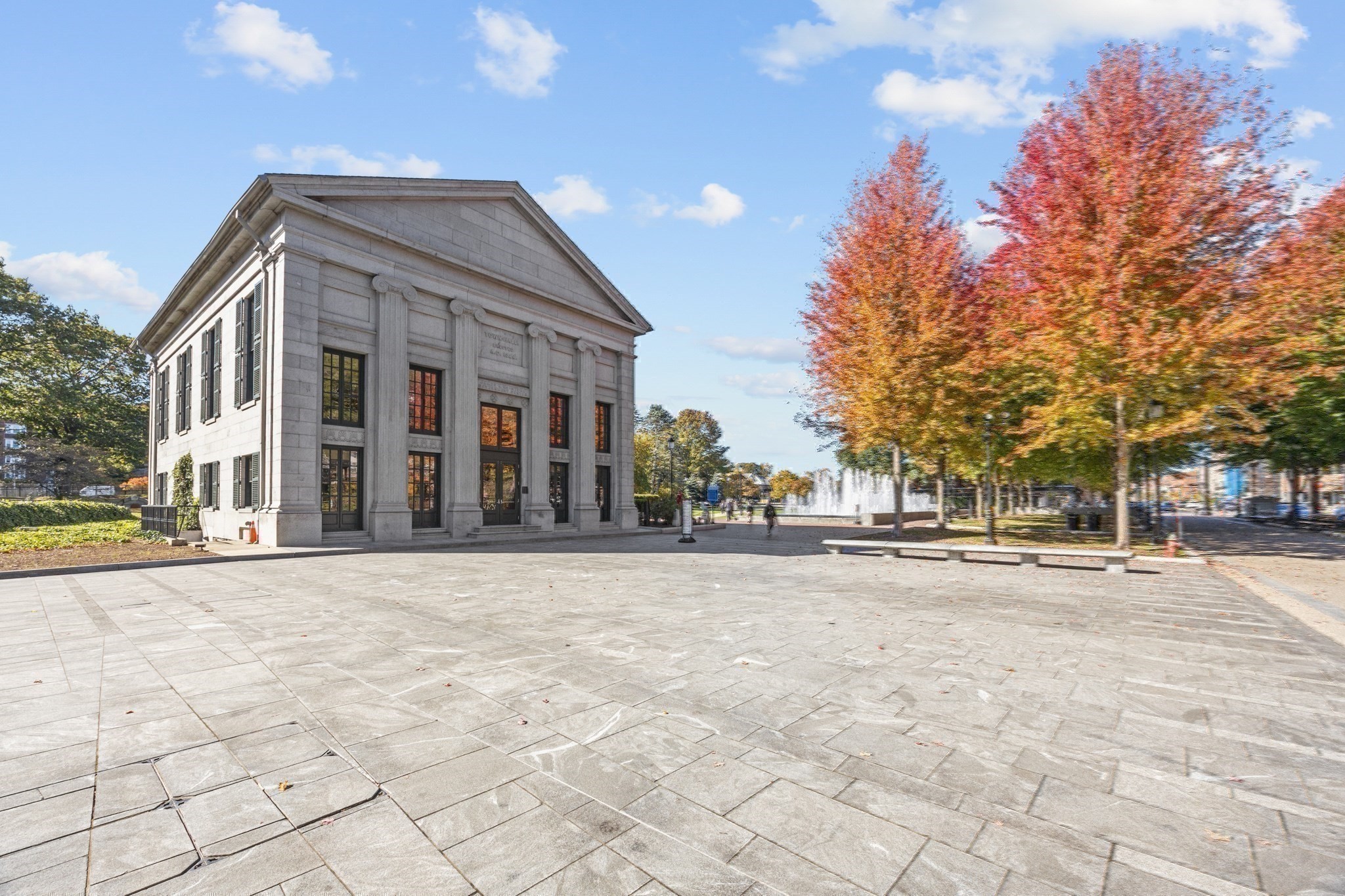 102 Hall Pl