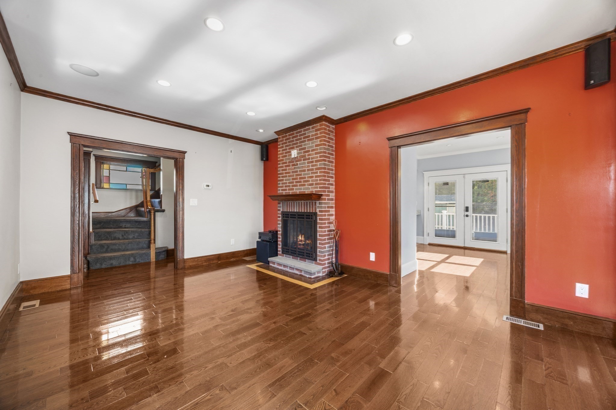 102 Hall Pl