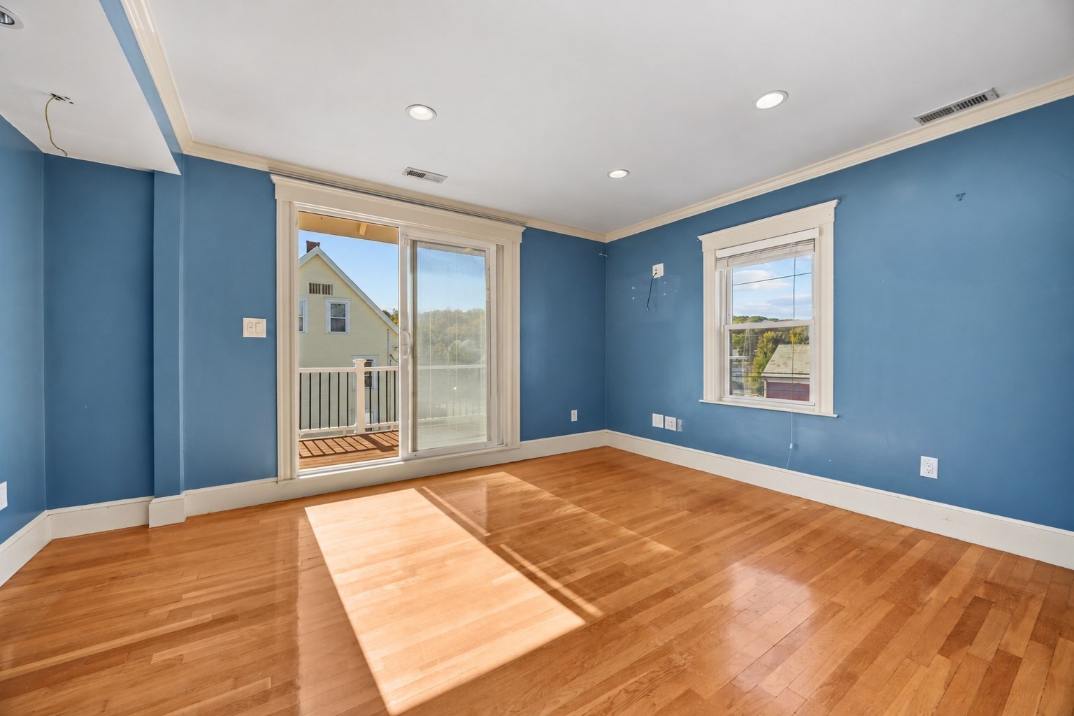102 Hall Pl