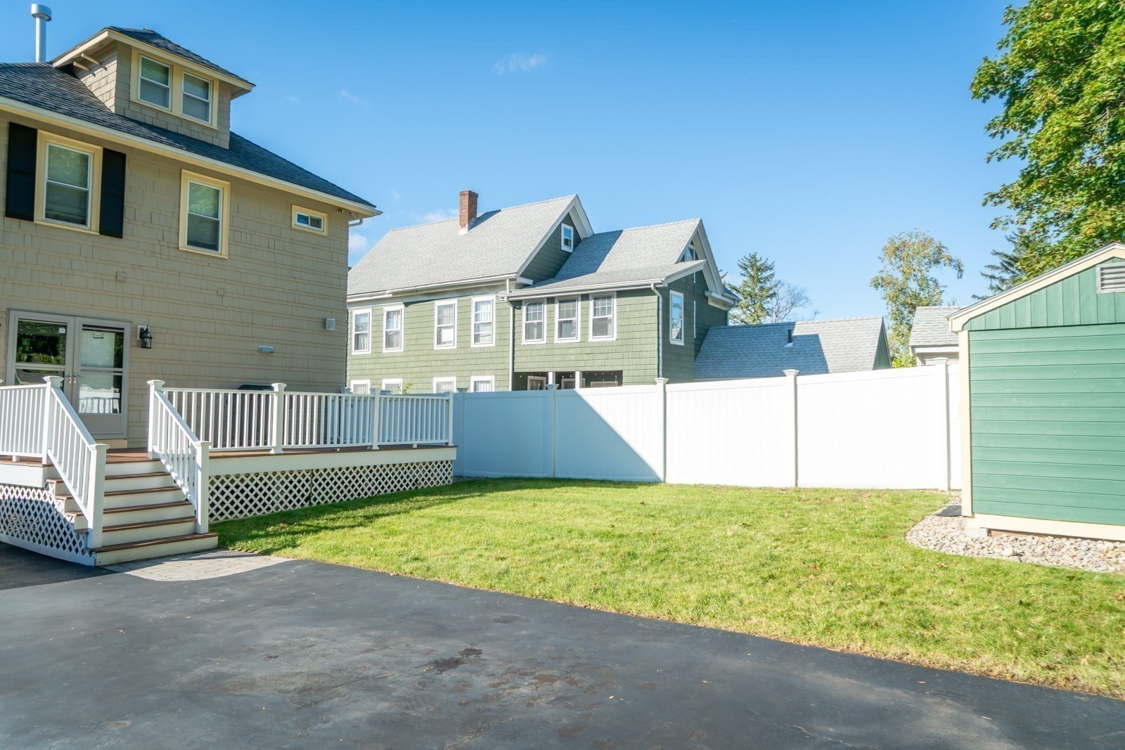 102 Hall Pl