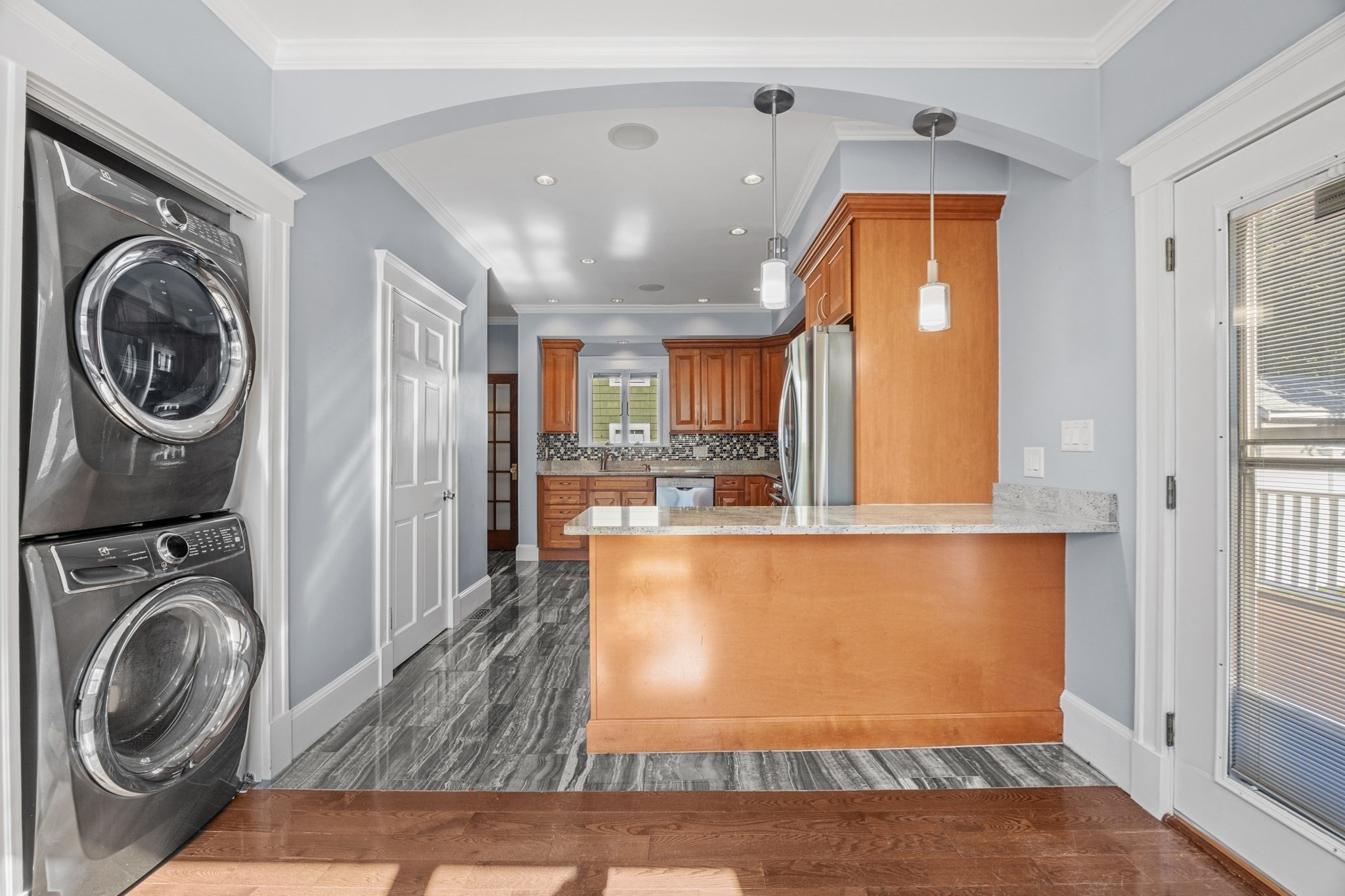 102 Hall Pl