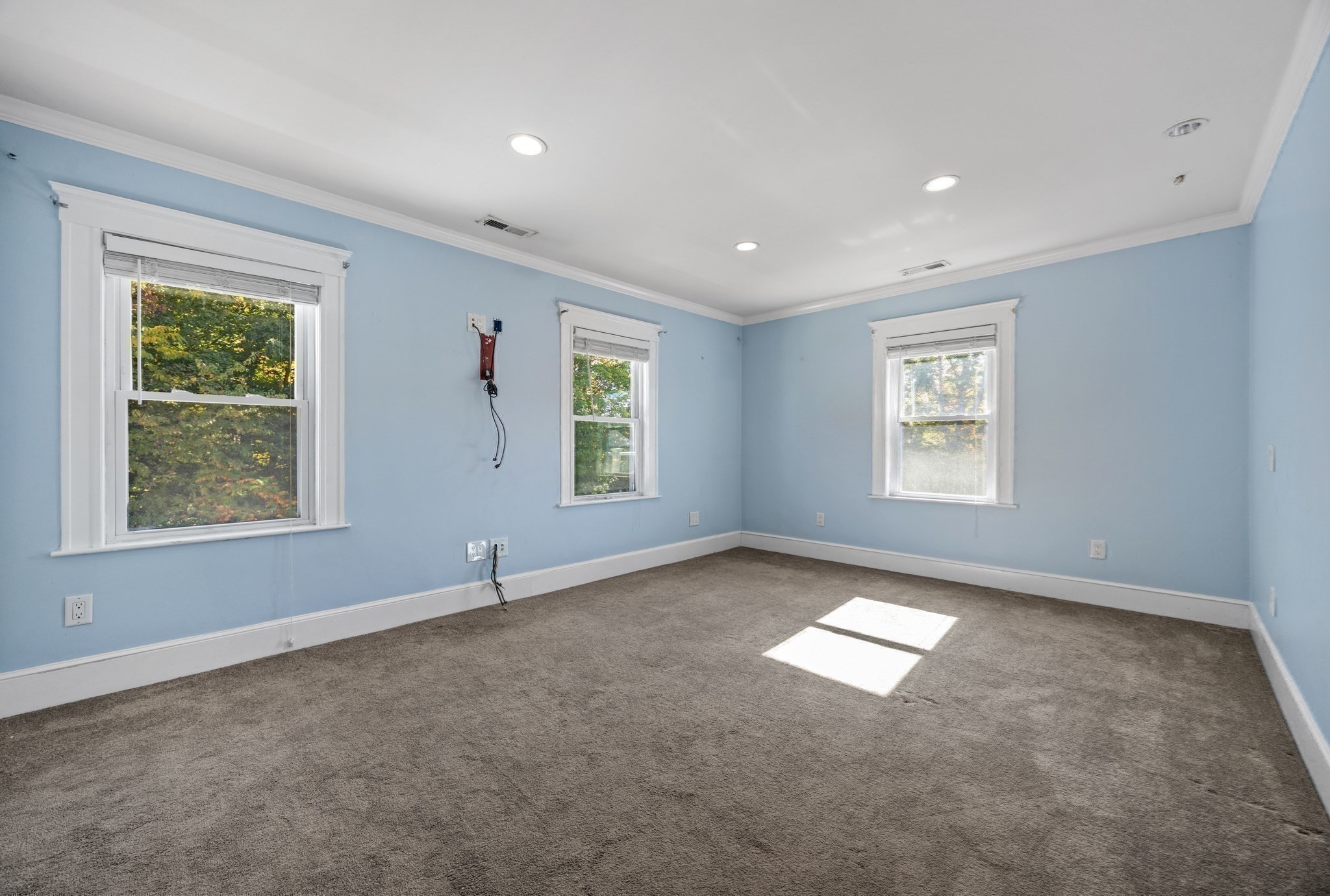 102 Hall Pl