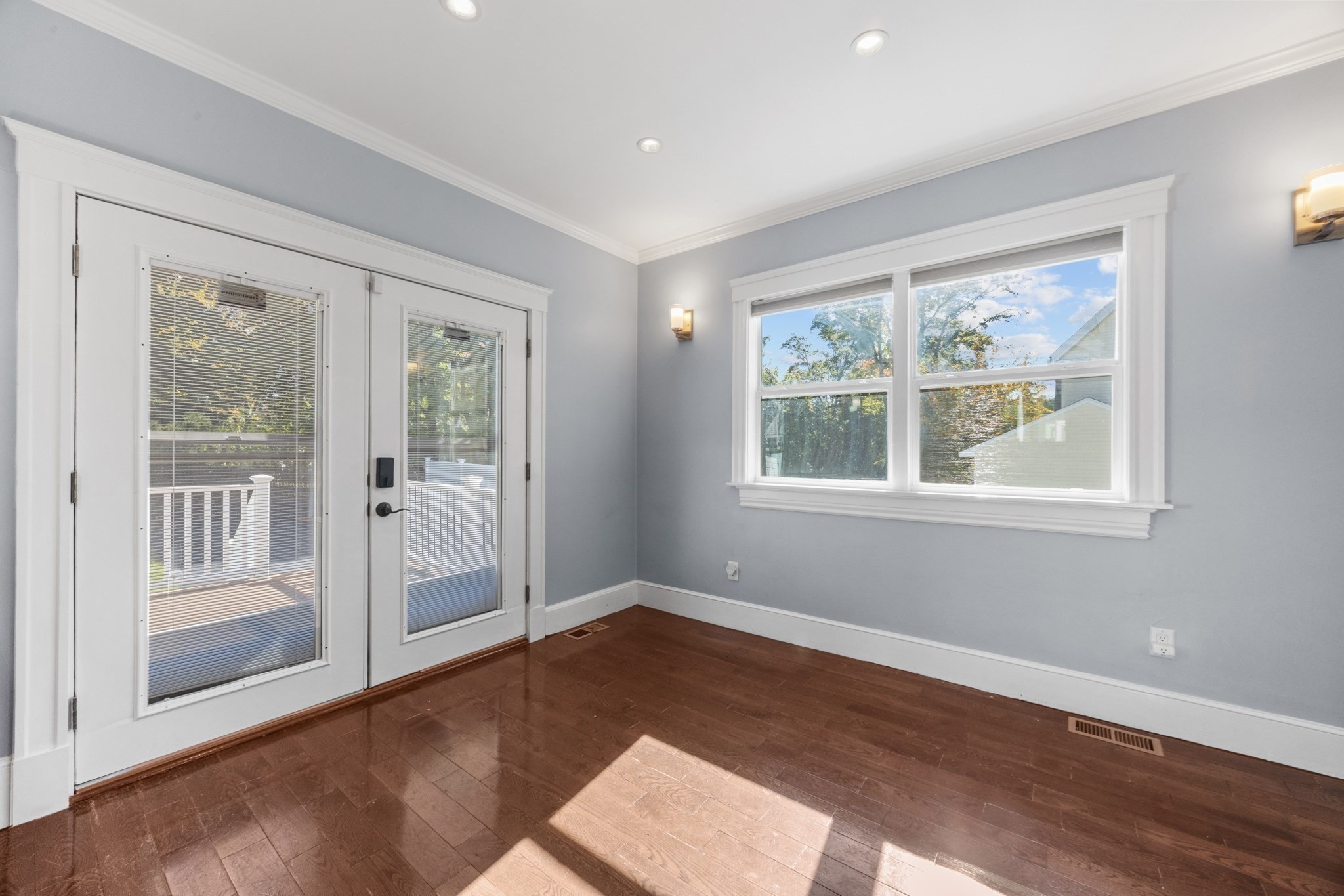 102 Hall Pl
