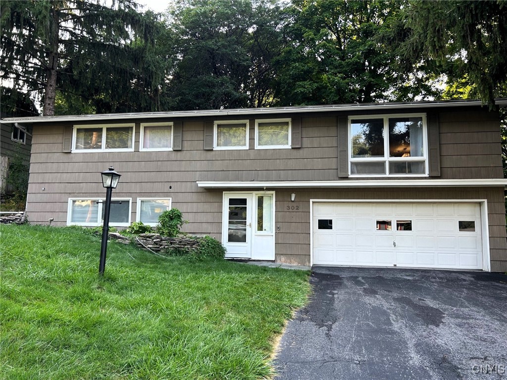 302 Oakridge Drive