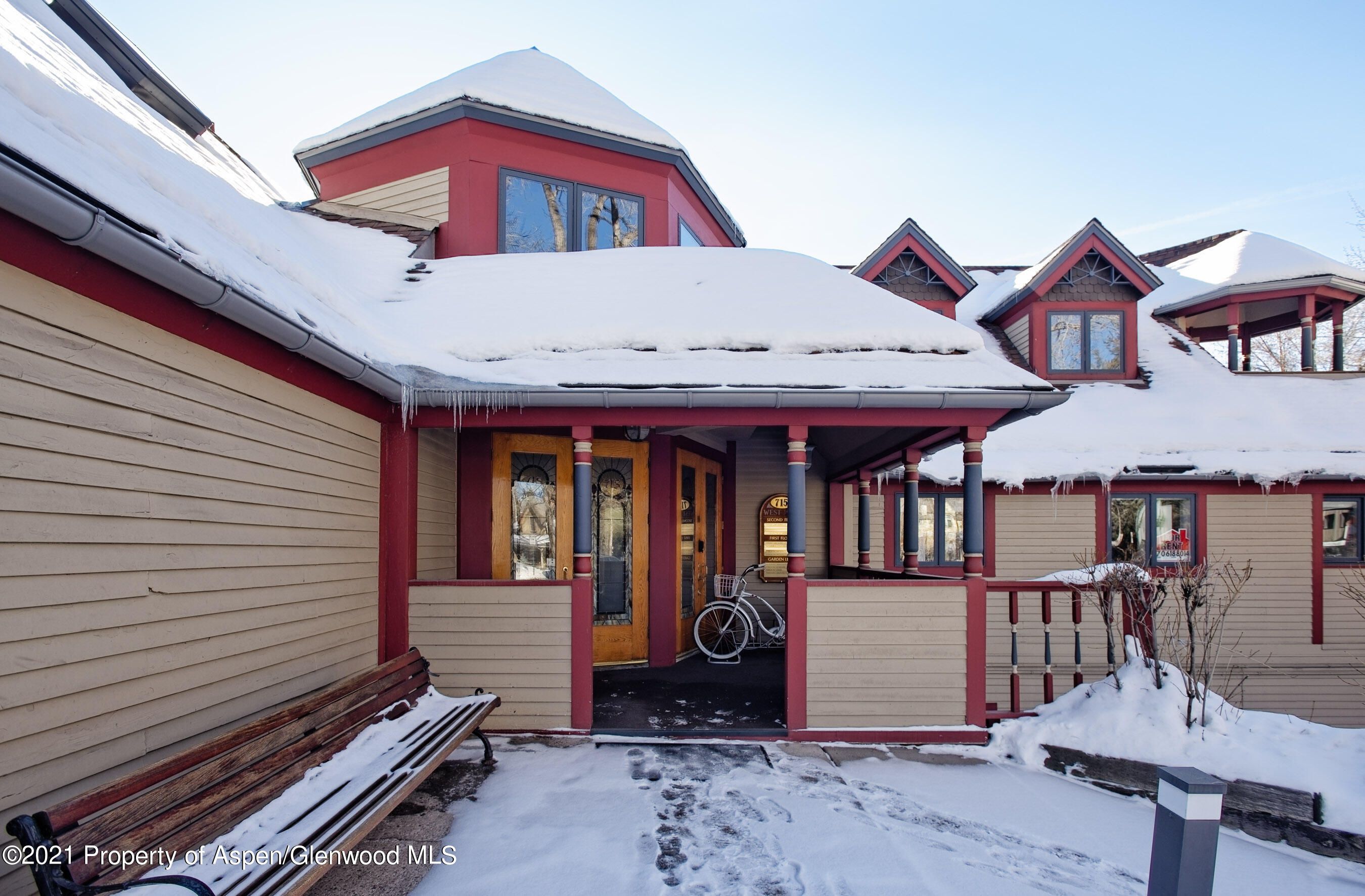 715 W Main Street, 105