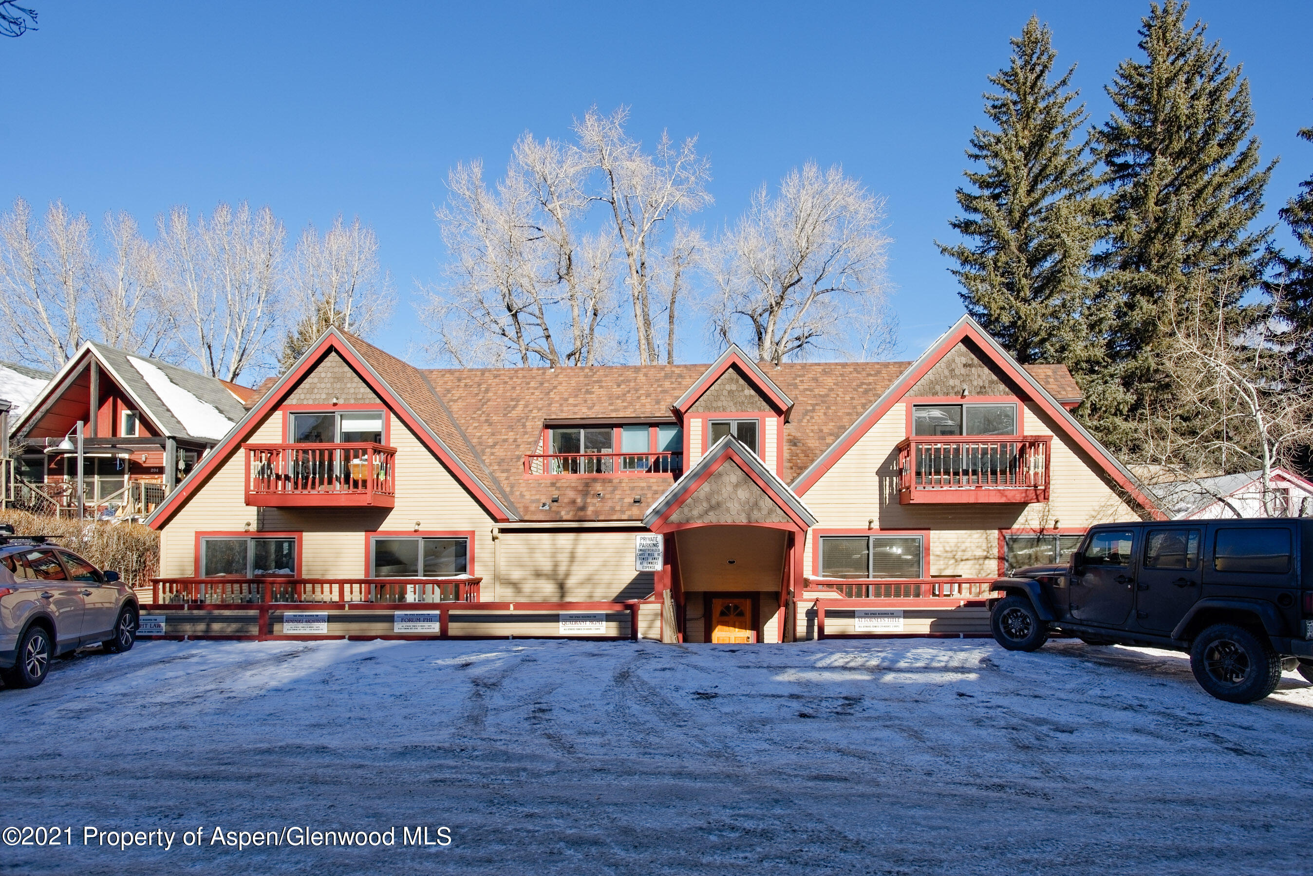 715 W Main Street, 105