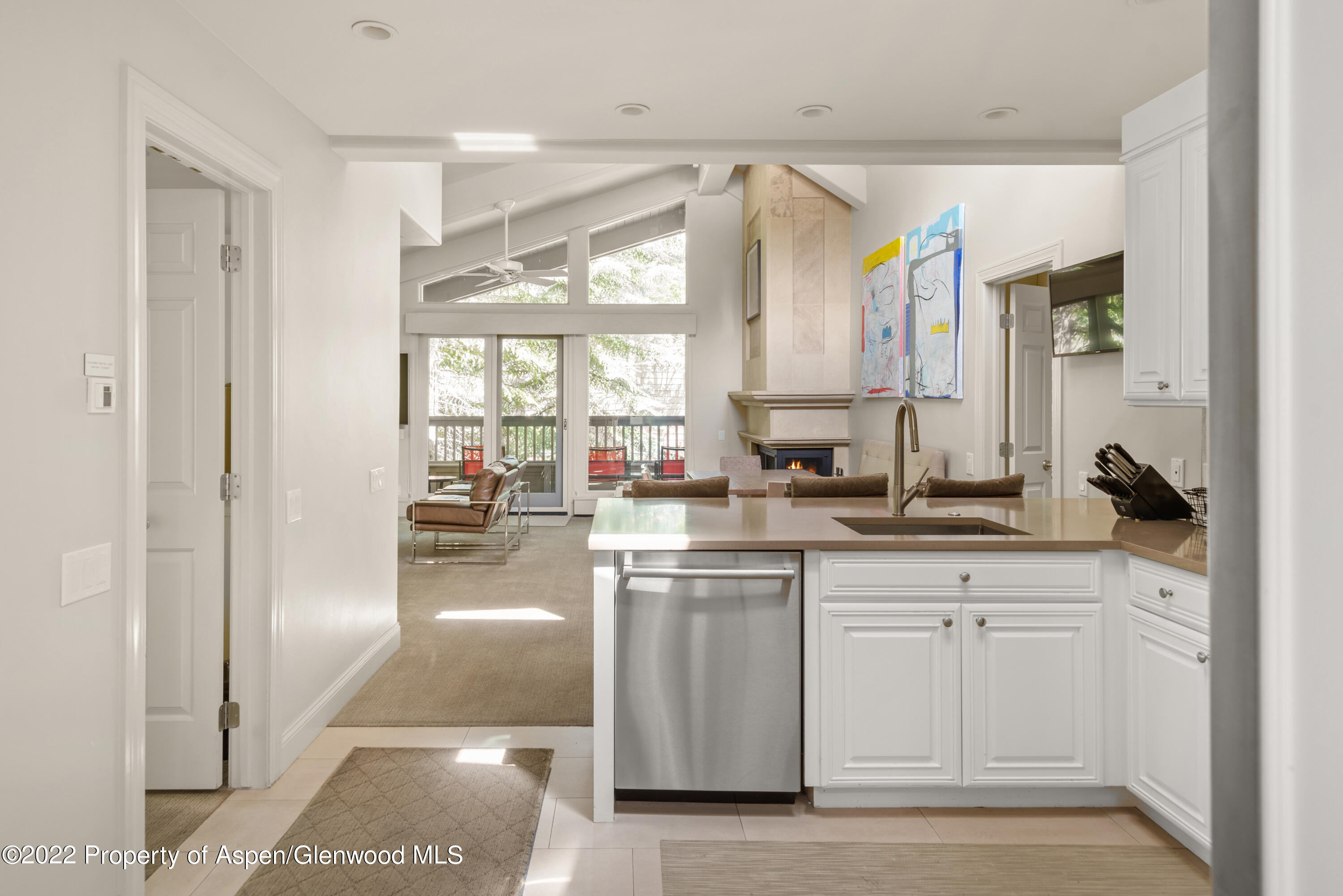 610 S W End Street, C301