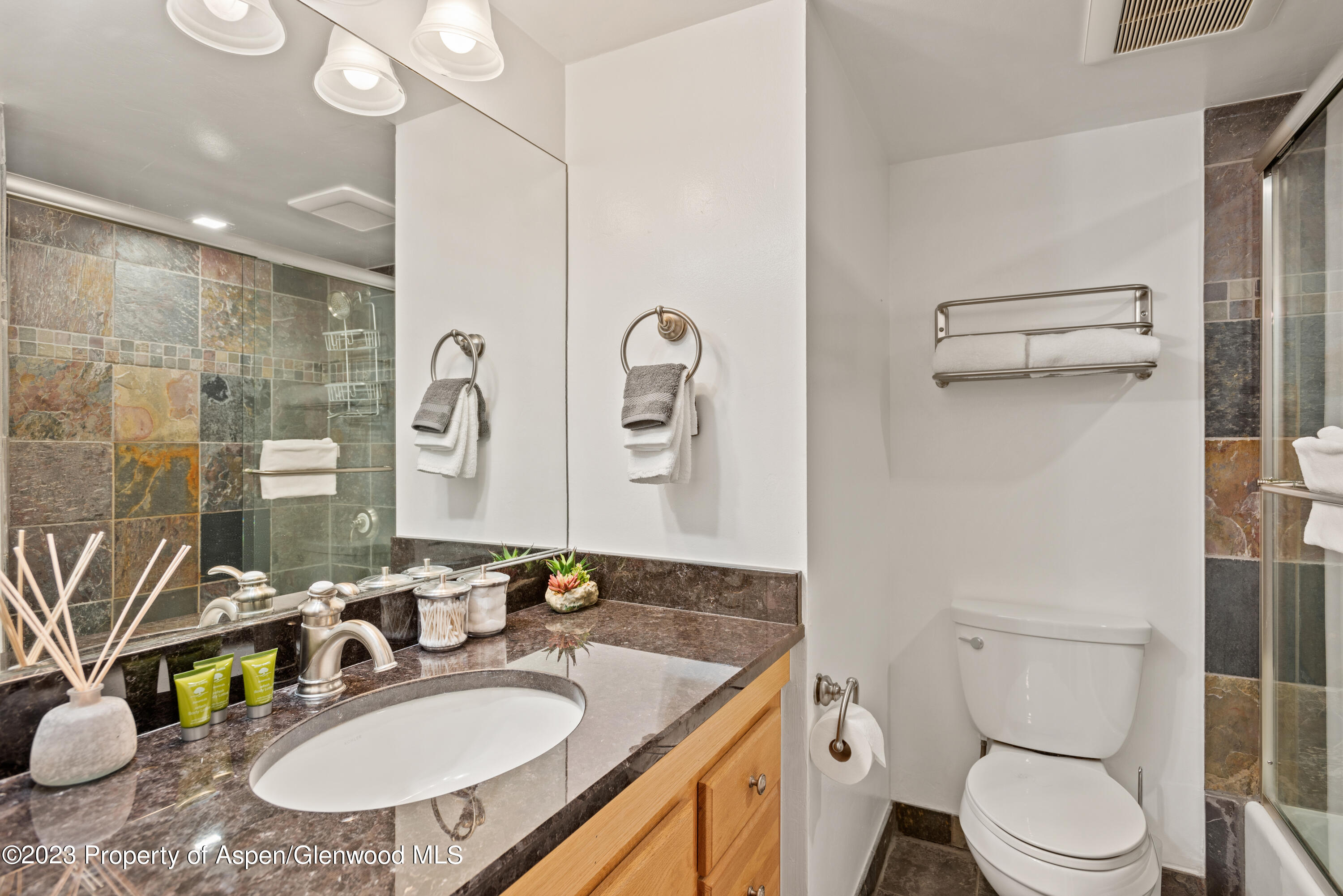 131 E Durant Avenue, 102