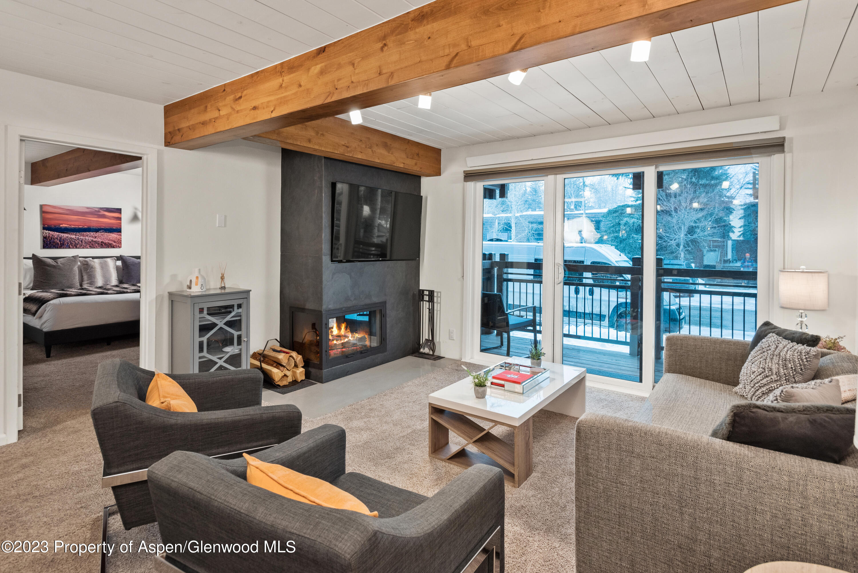 131 E Durant Avenue, 102