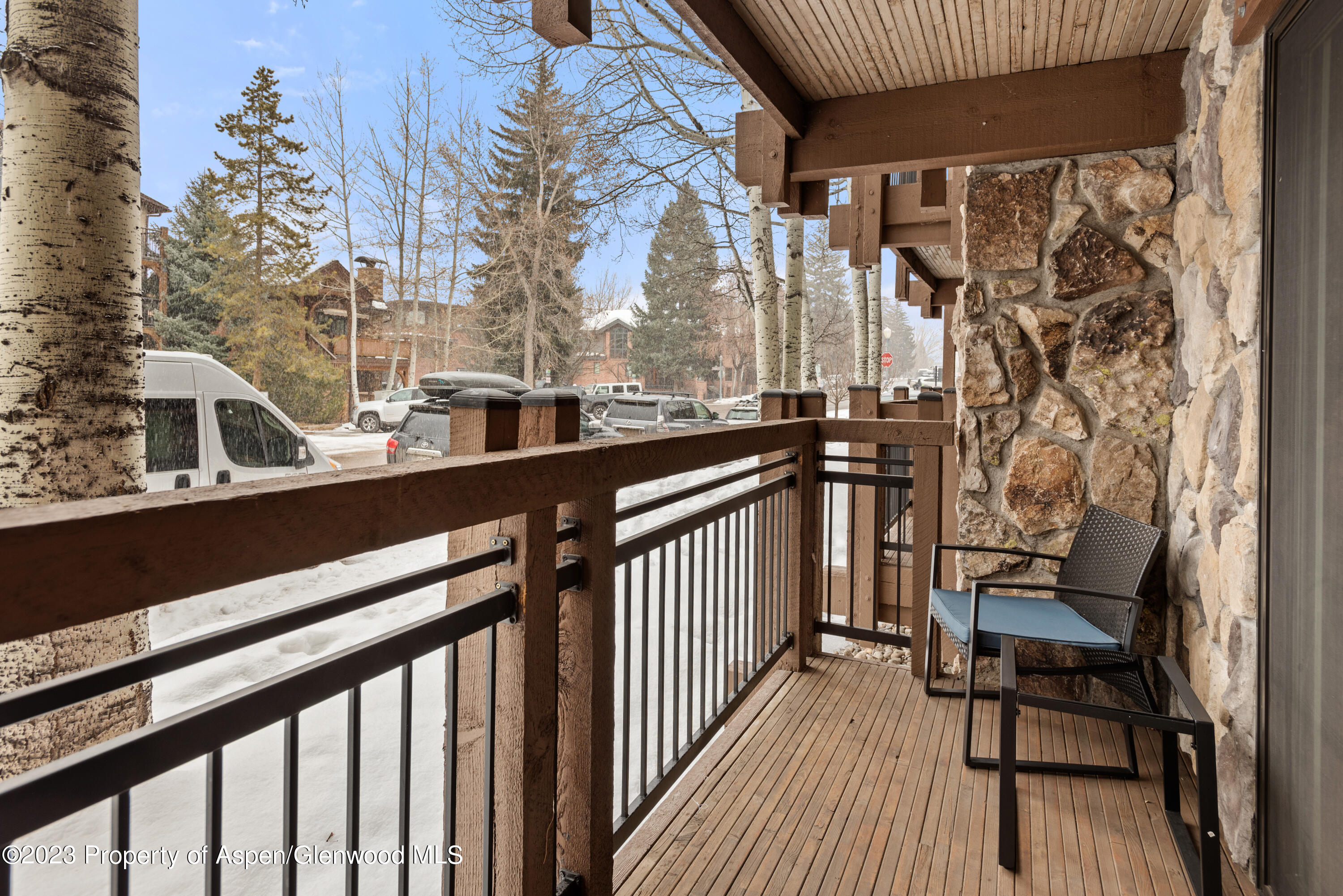 131 E Durant Avenue, 102