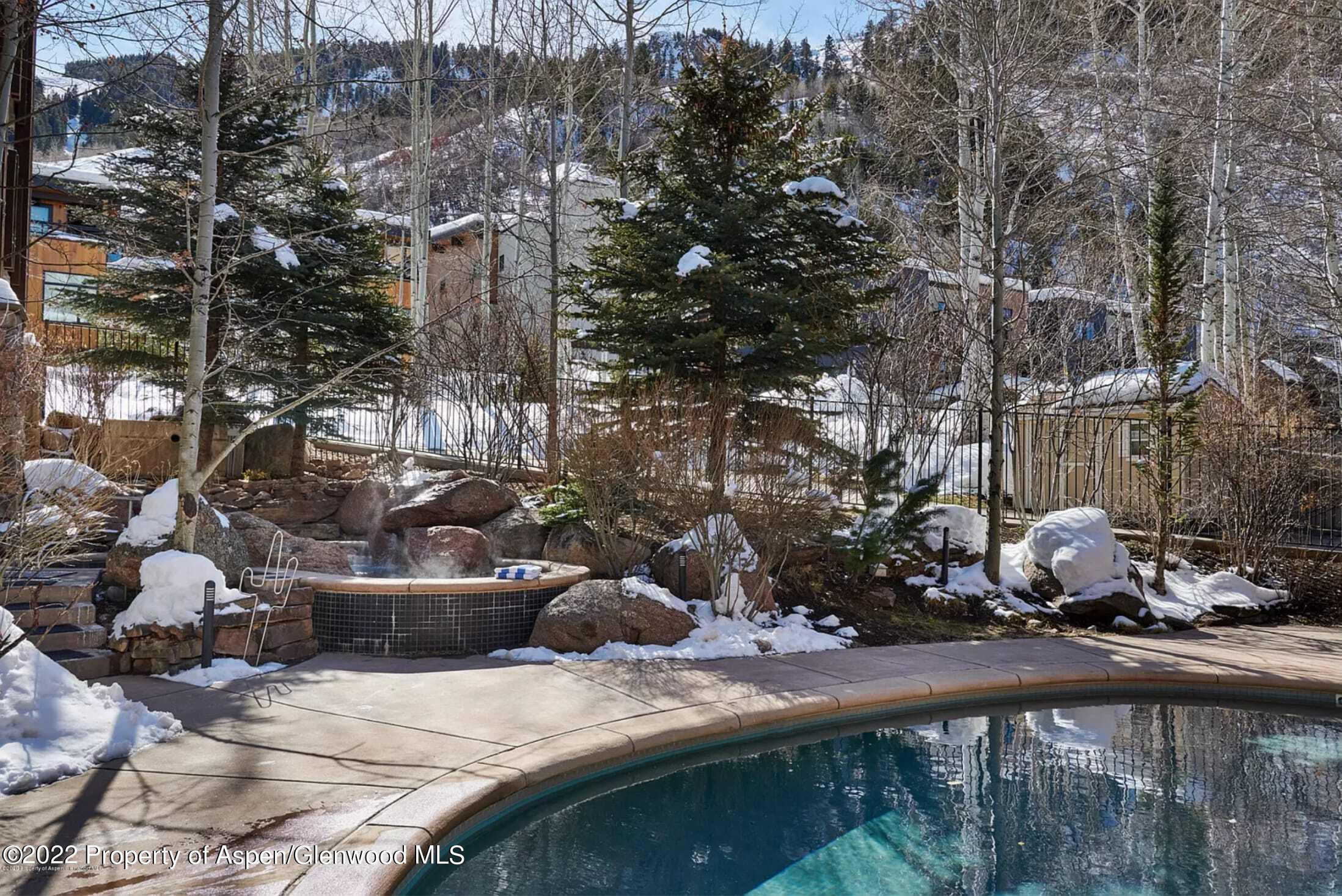 131 E Durant Avenue, 102