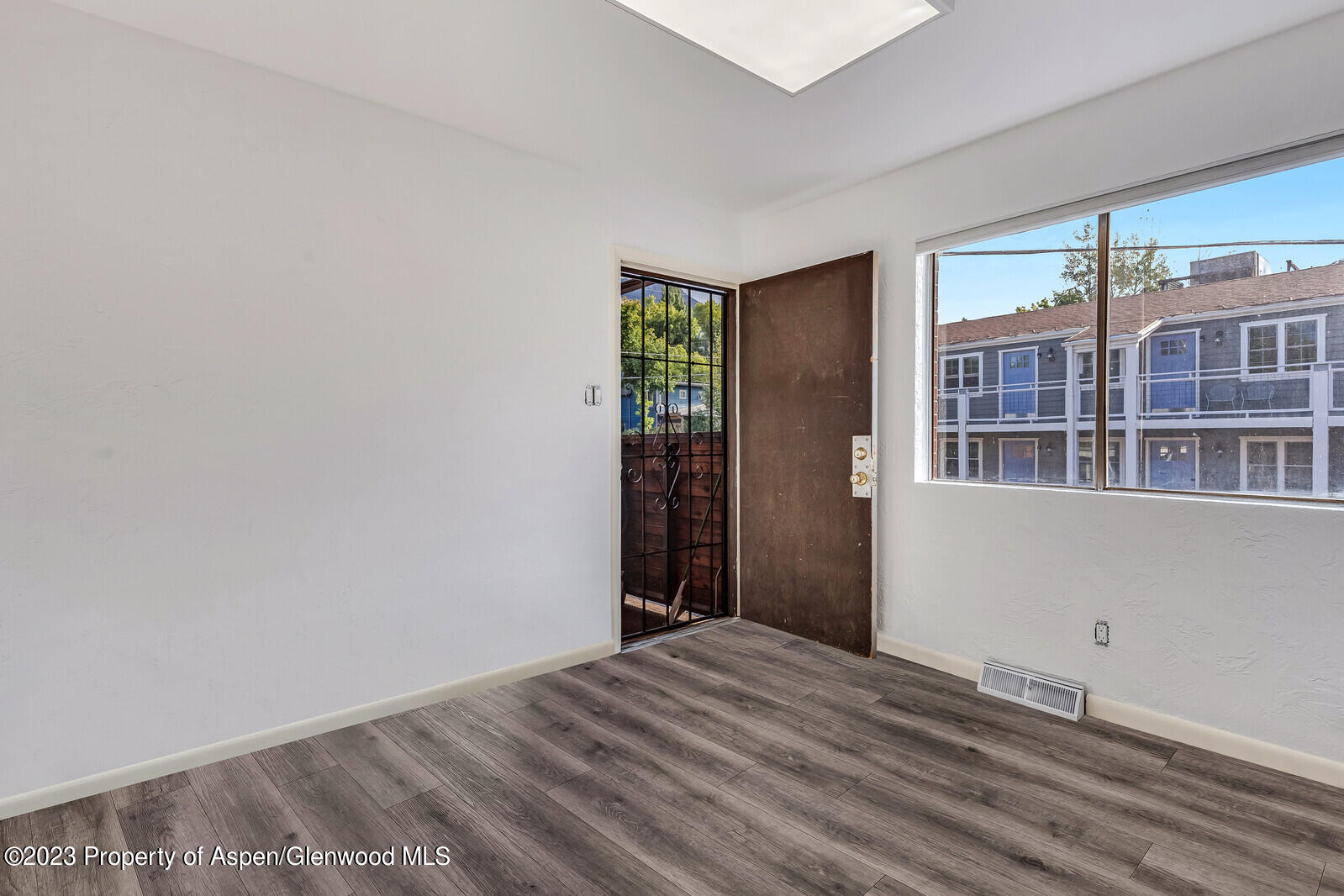 214 Midland Avenue, Second Floor