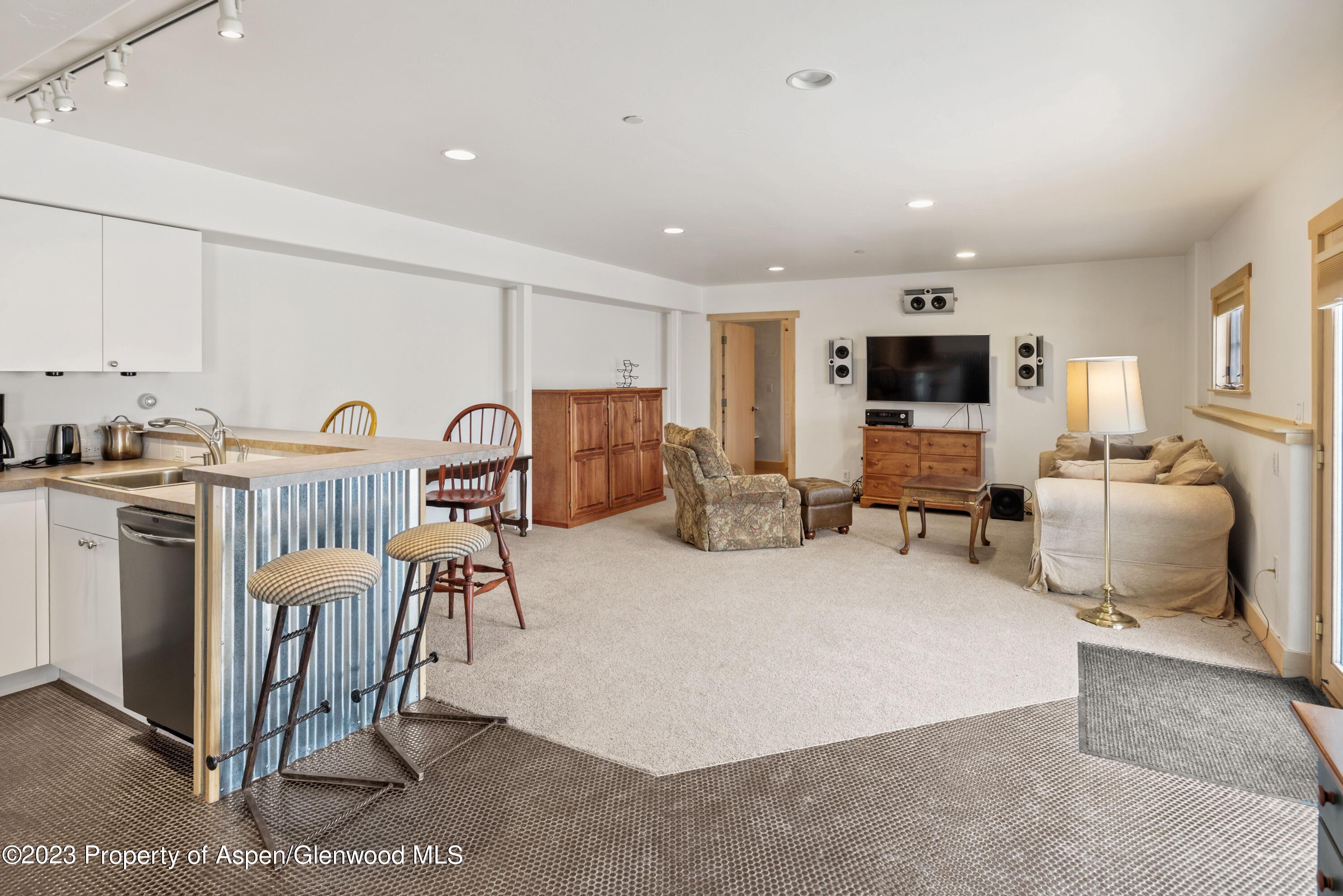 1901 W Buttermilk Road