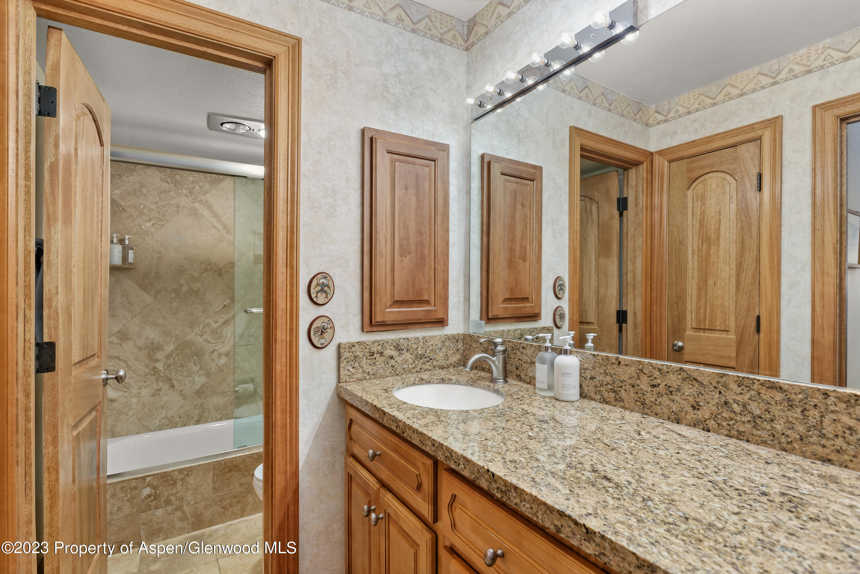 610 S West End Street, A104