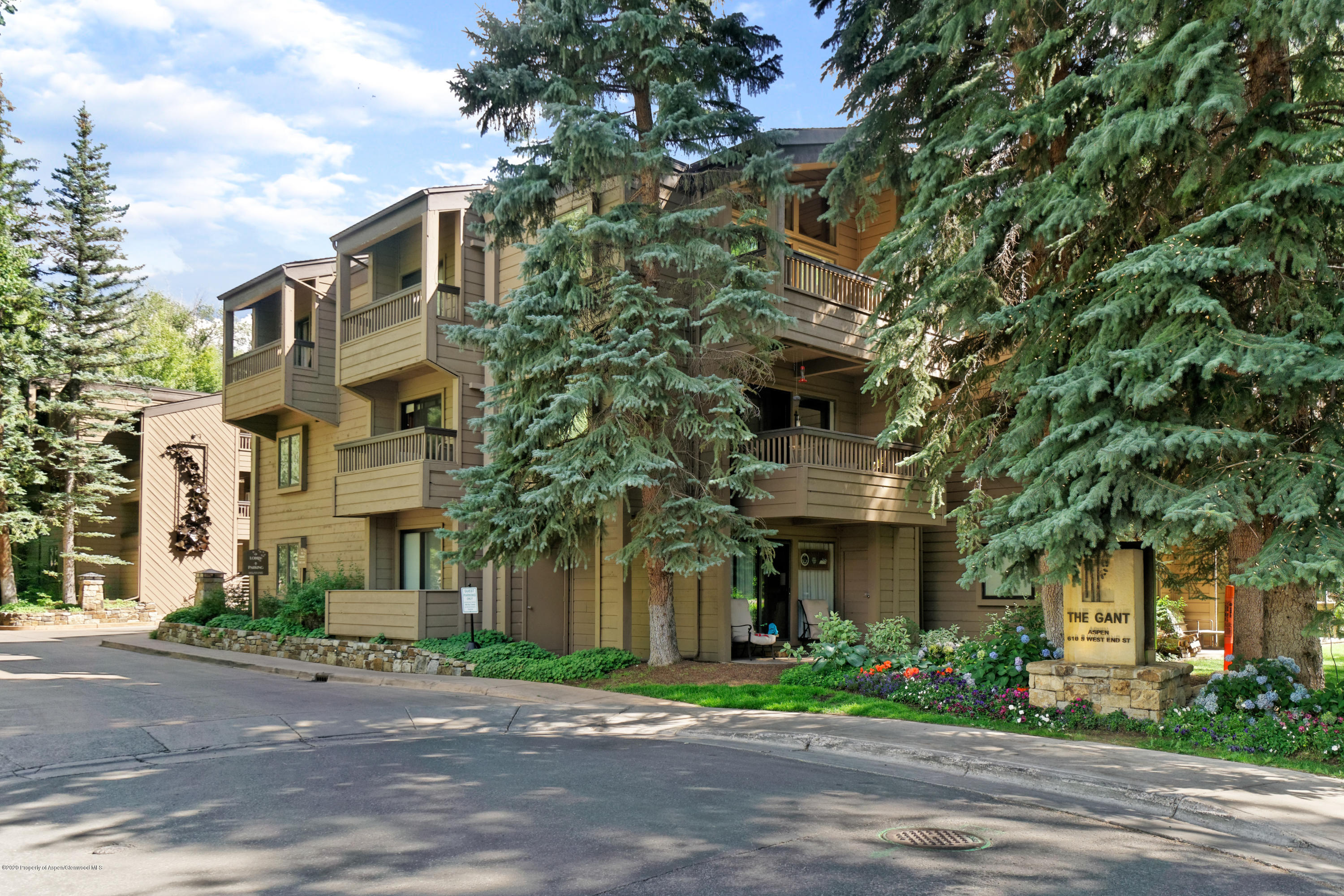 610 S West End Street, A104