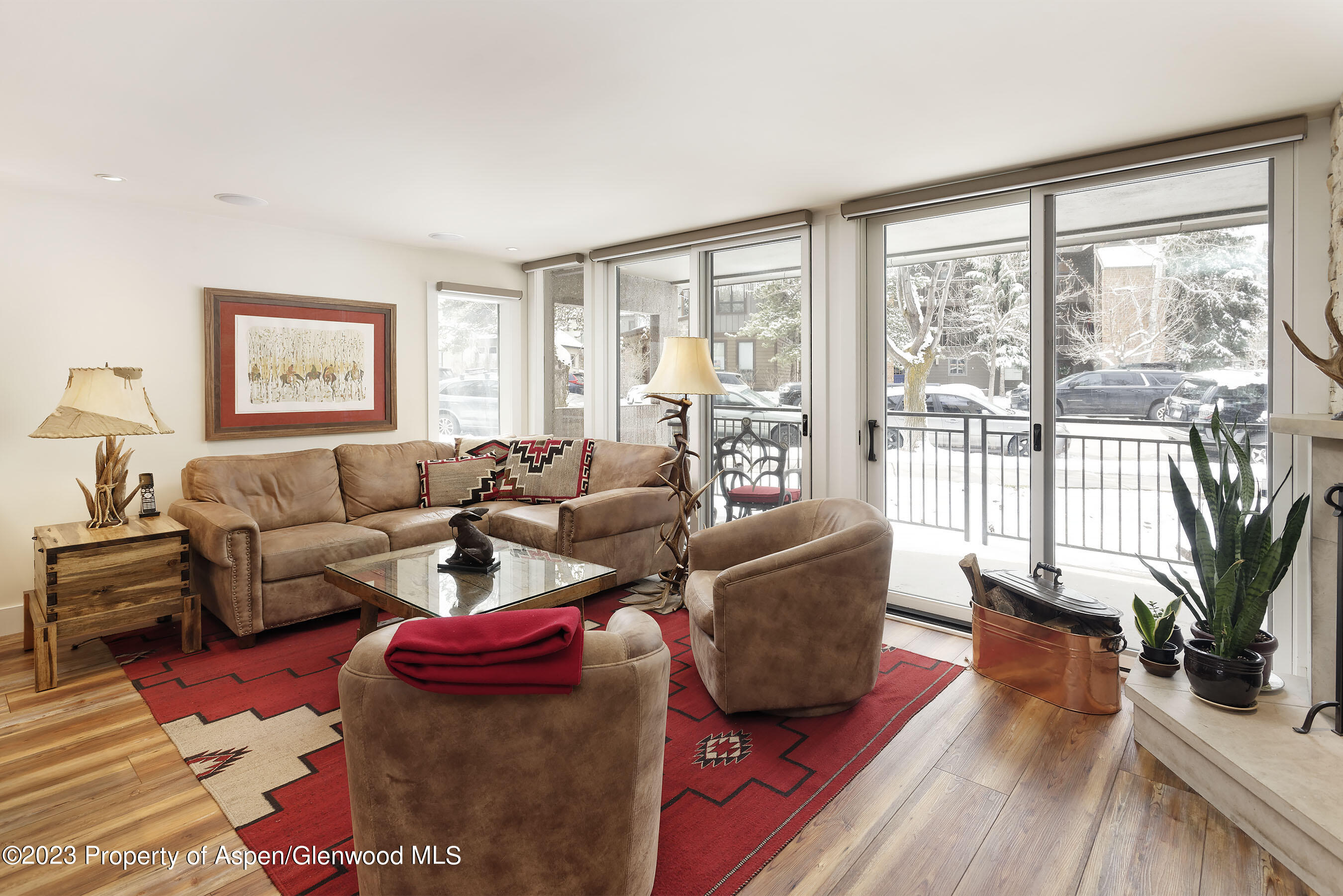 800 E Hopkins Avenue, A2
