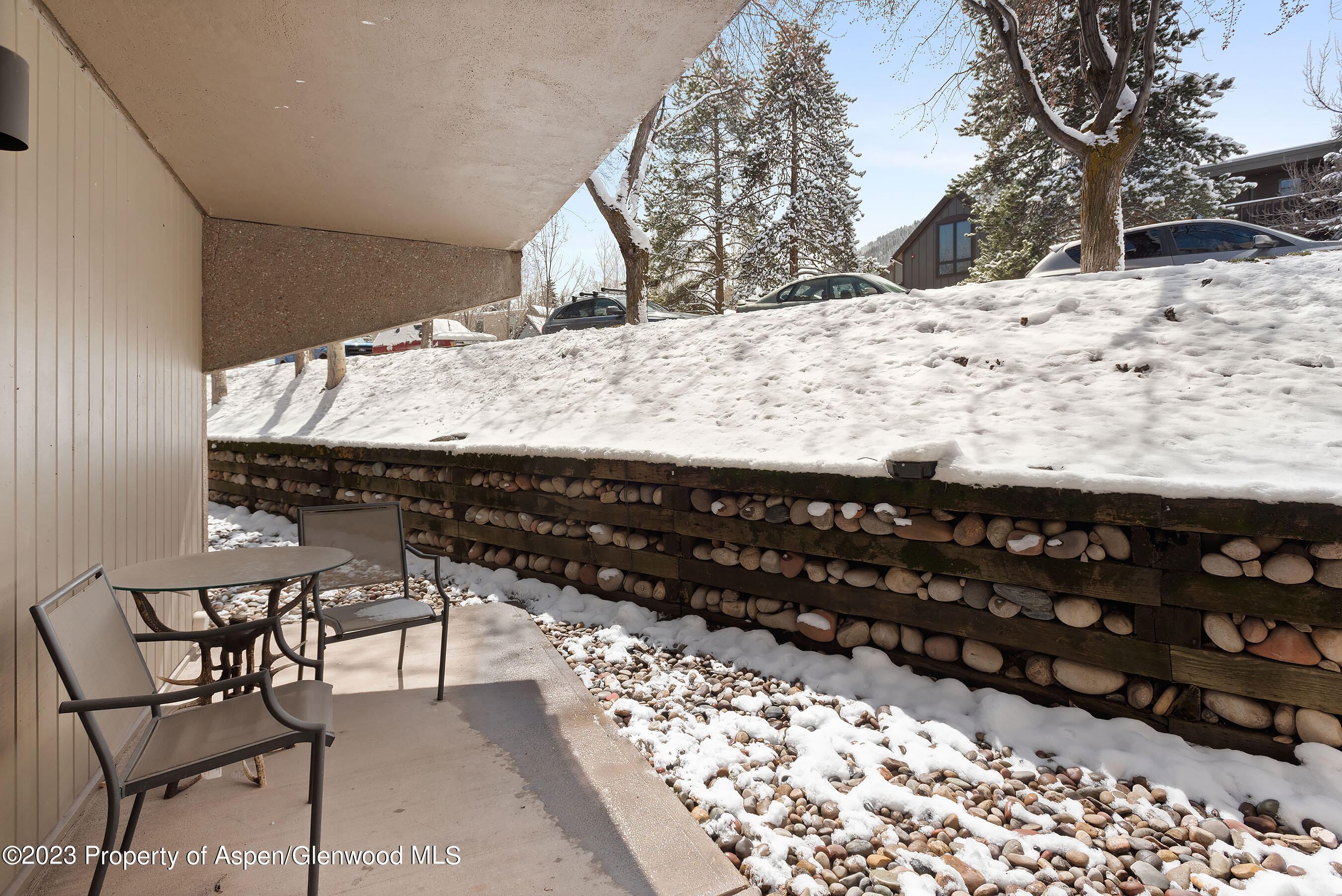 800 E Hopkins Avenue, A2