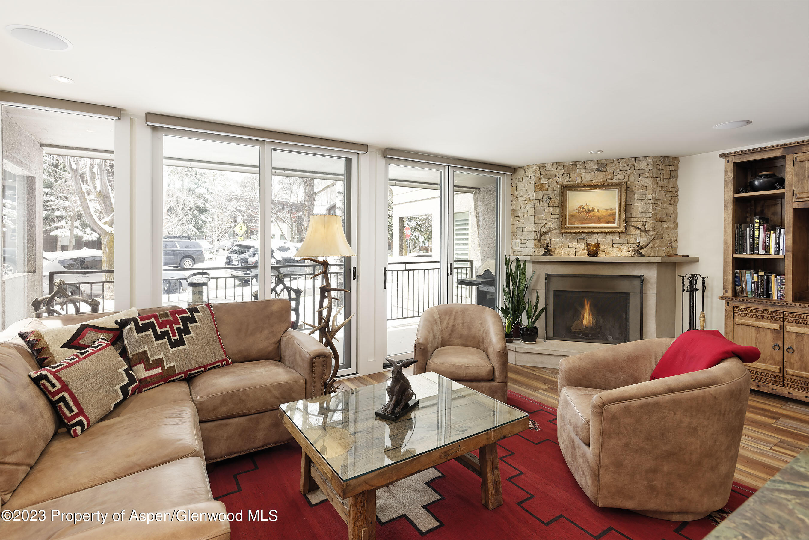 800 E Hopkins Avenue, A2