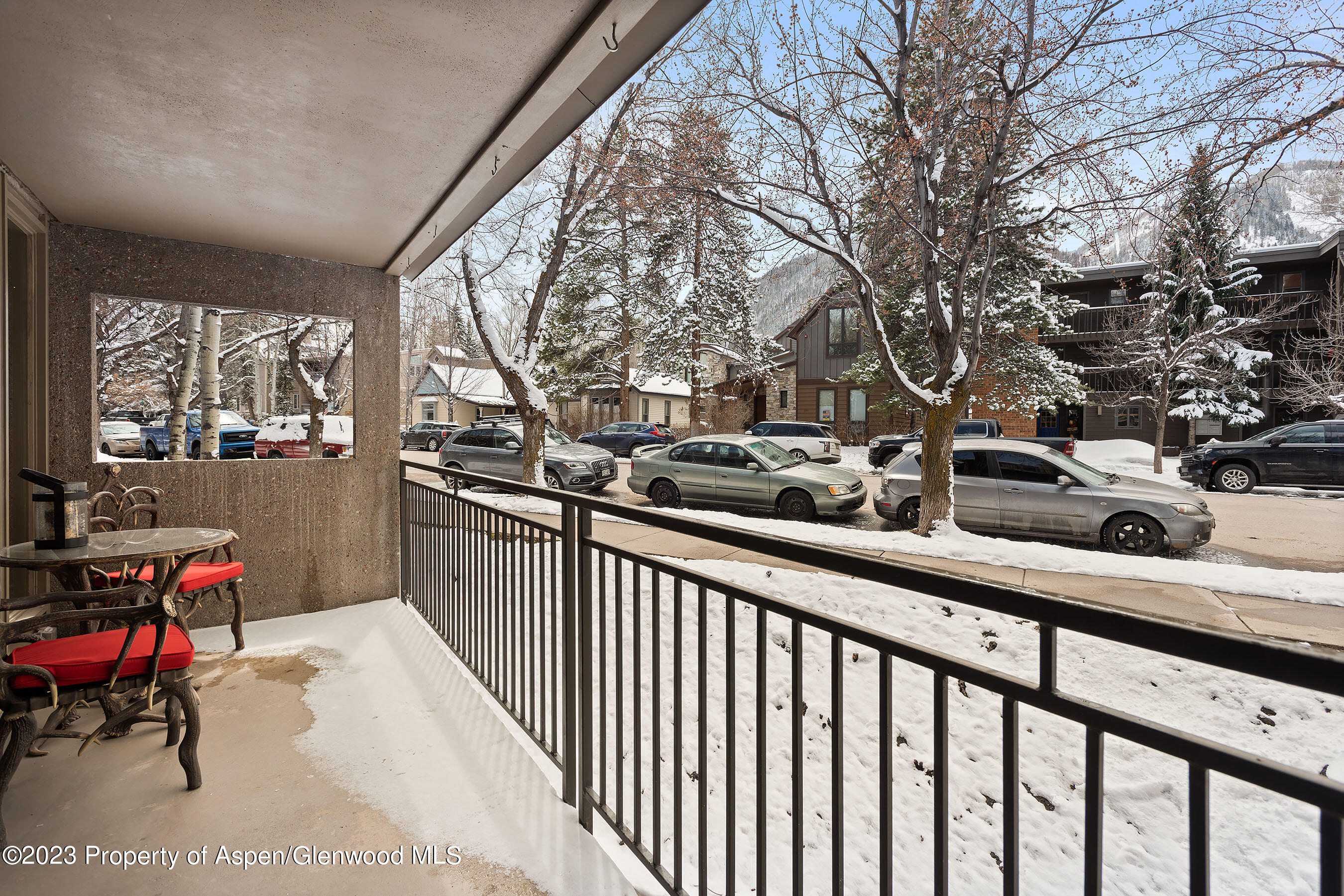 800 E Hopkins Avenue, A2