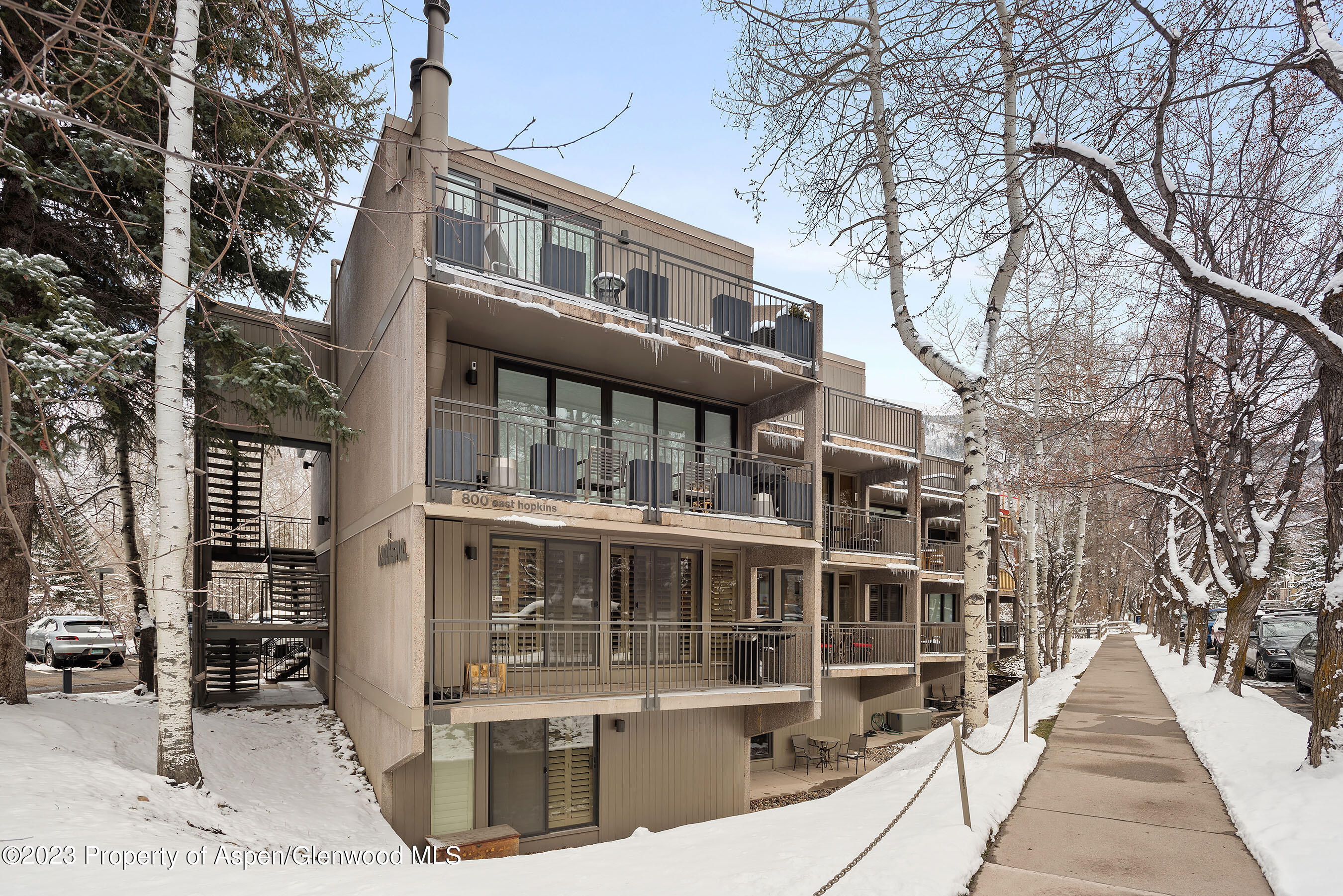 800 E Hopkins Avenue, A2
